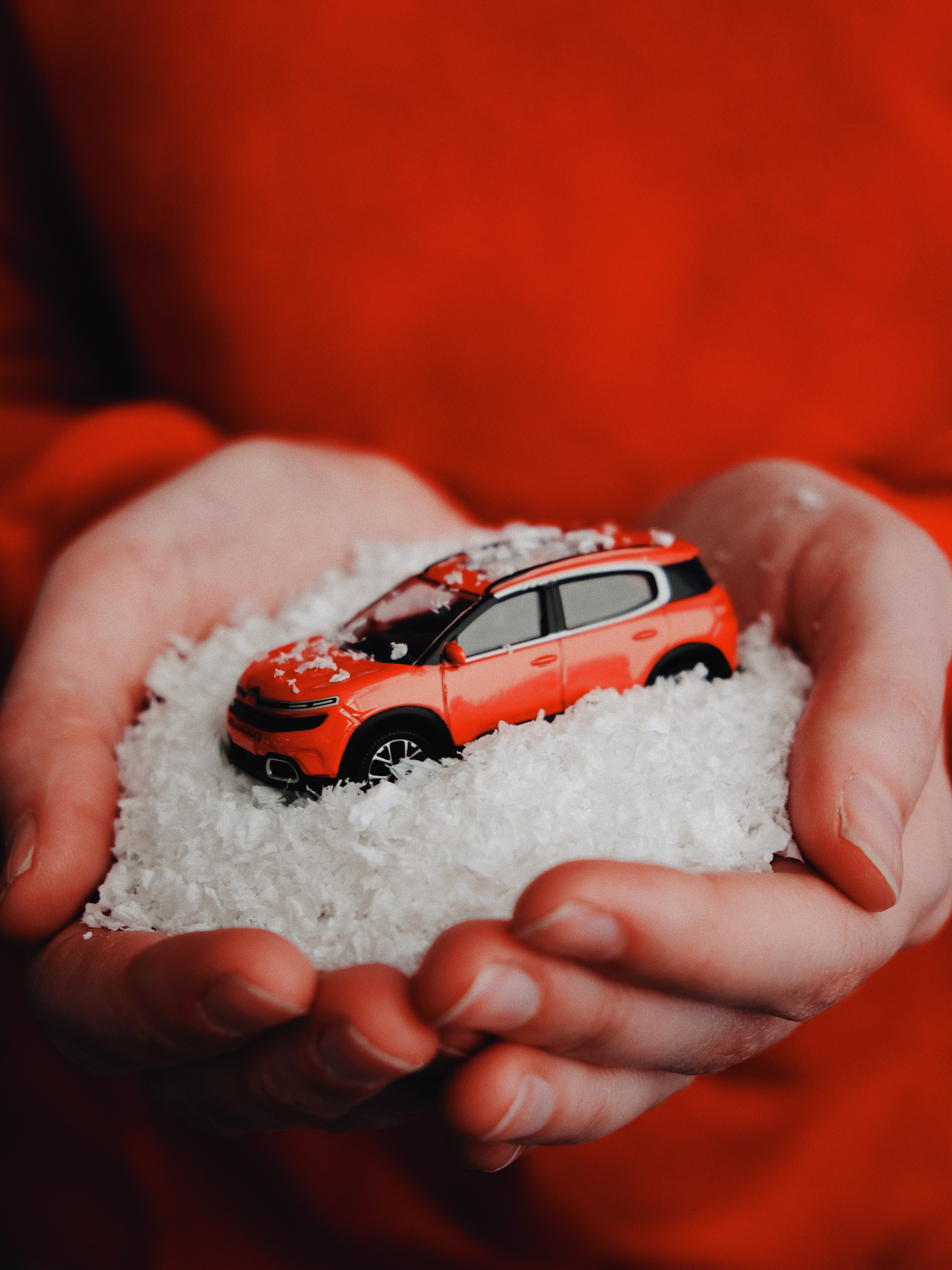 Download mobile wallpaper Miscellaneous, Miscellanea, Machine, Snow, Car, Toy, Hands for free.