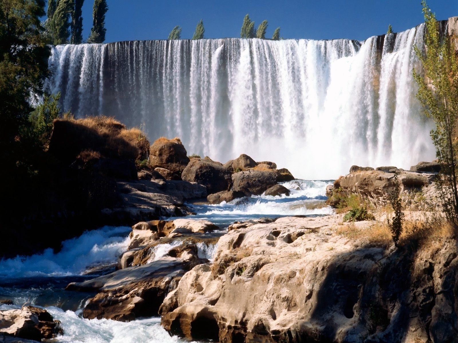 426325 скачать картинку водопад, чили, земля/природа, природа, вода, водопады - обои и заставки бесплатно