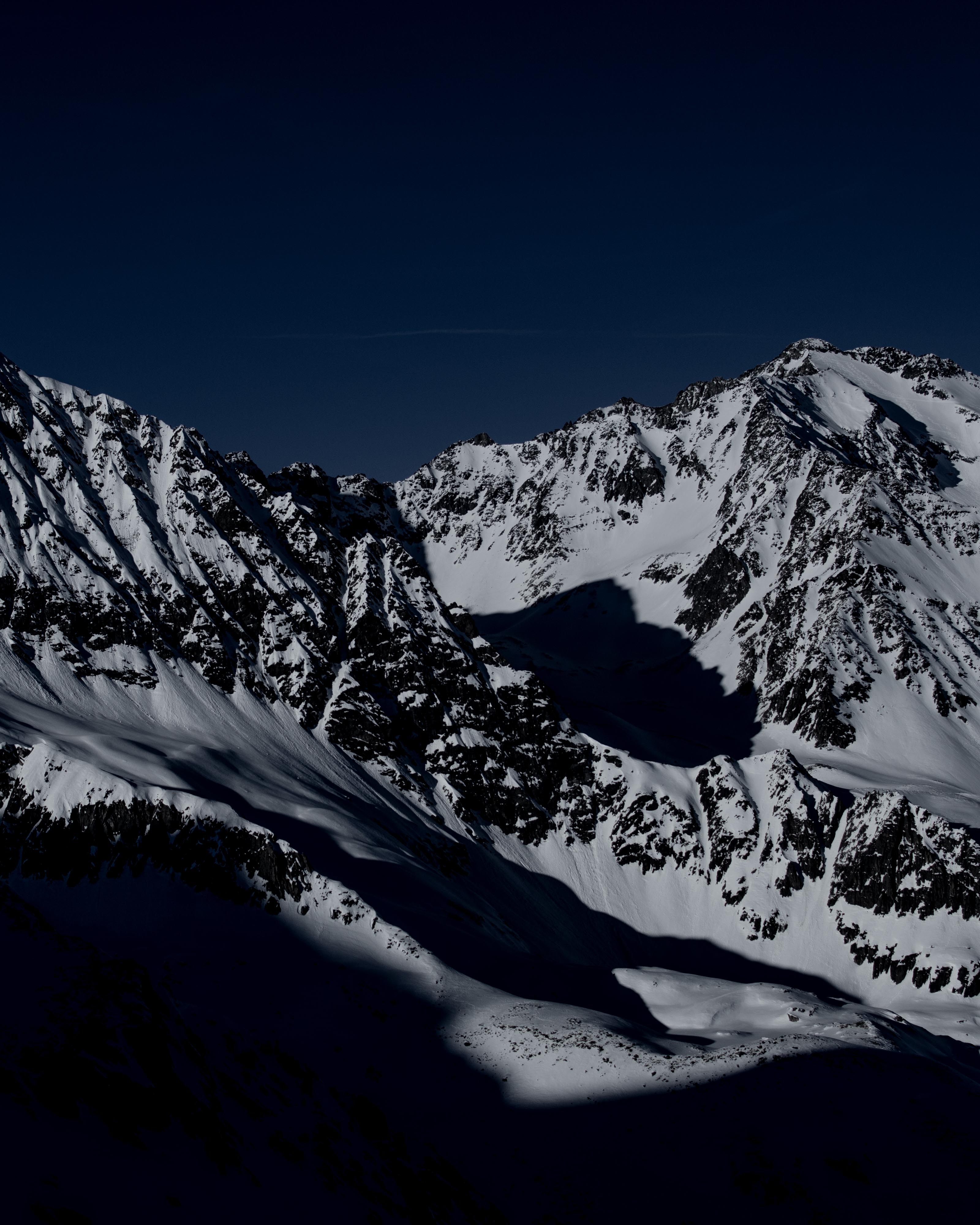 157264 скачать обои гора, темный, вершина, ночь, природа, снег - заставки и картинки бесплатно