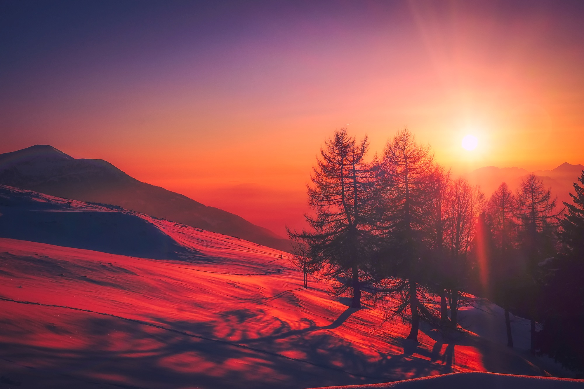 873160 baixar papel de parede vermelho, terra/natureza, nascer do sol, país, itália, montanha, neve, árvore, inverno - protetores de tela e imagens gratuitamente