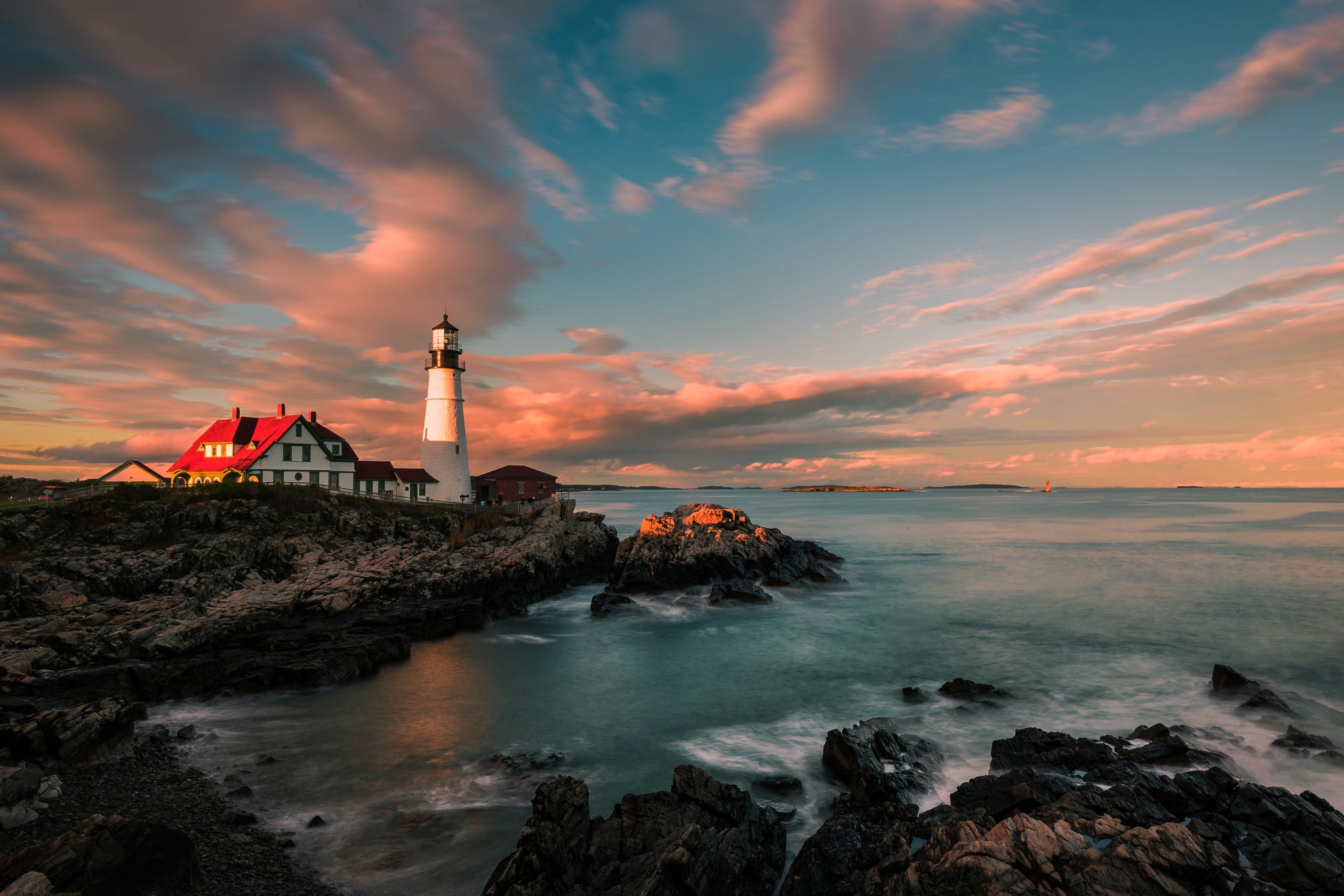 Free download wallpaper Sky, Building, Ocean, Lighthouse, Cloud, Man Made on your PC desktop