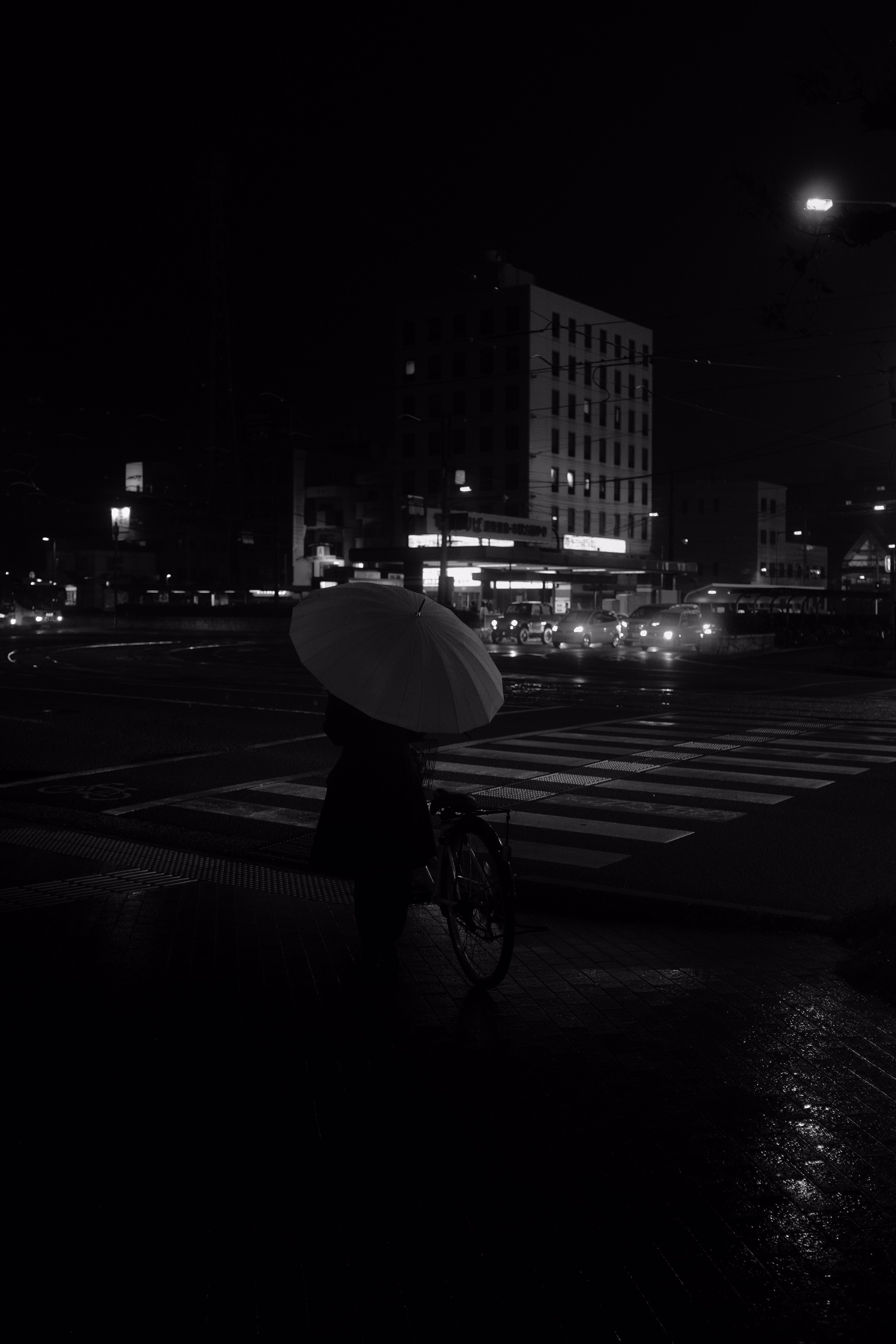 Free download wallpaper Road, Night, Street, City, Umbrella, Black And White, Girl on your PC desktop