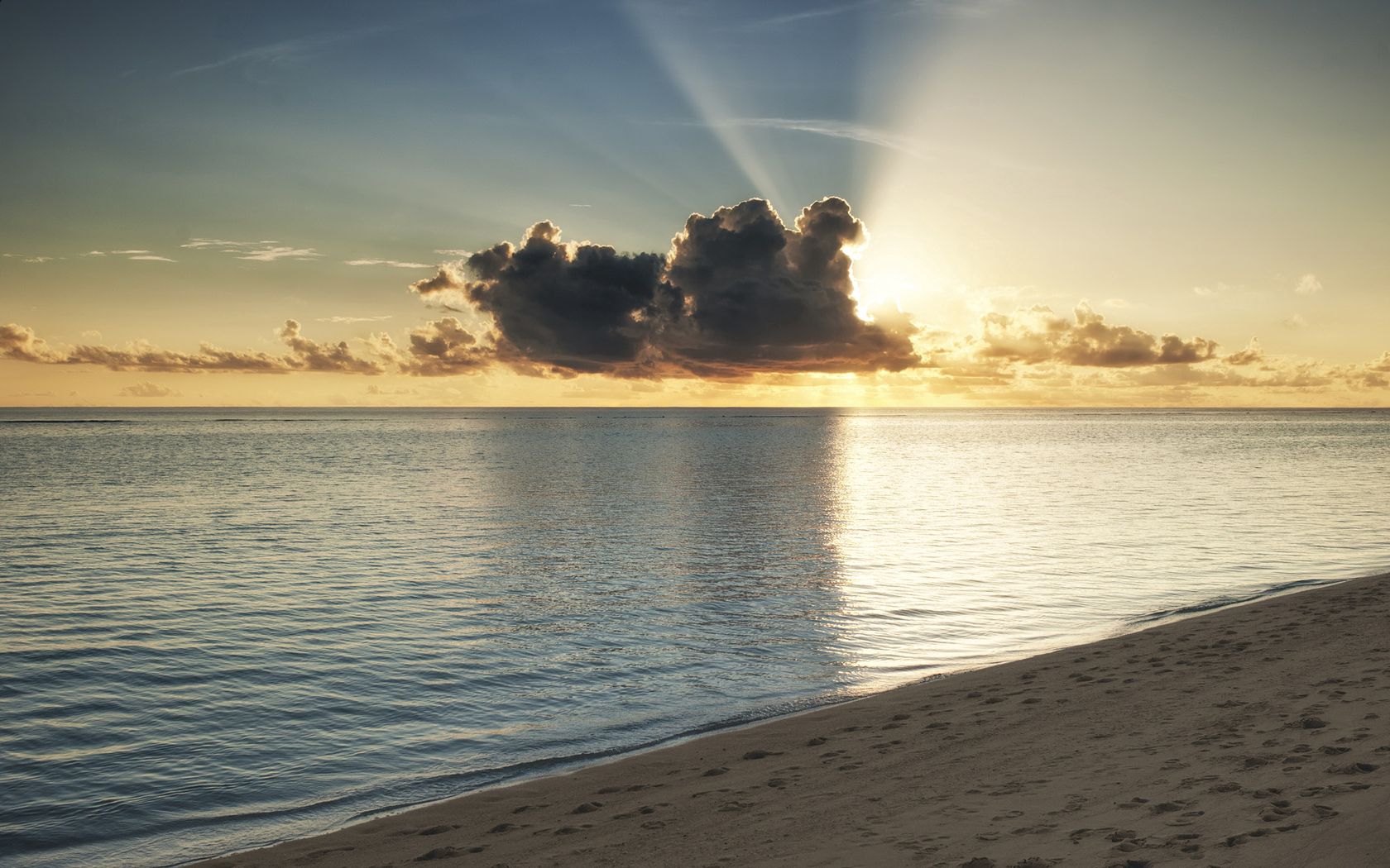 Скачать обои бесплатно Облака, Небо, Песок, Берег, Вечер, Природа, Закат, Пляж, Мальдивы картинка на рабочий стол ПК
