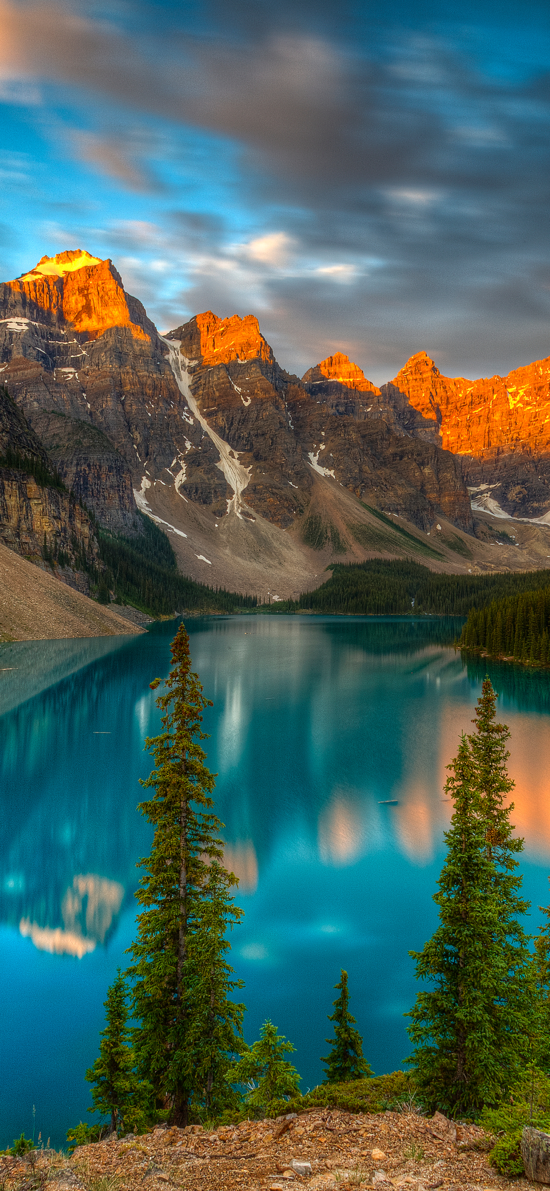 Скачать картинку Озера, Гора, Озеро, Канада, Лес, Дерево, Земля/природа, Озеро Морейн в телефон бесплатно.