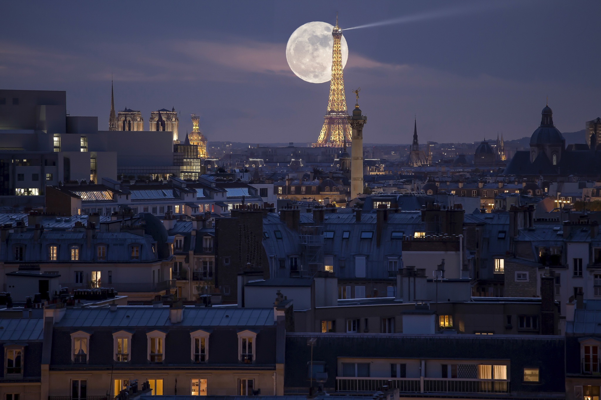 Handy-Wallpaper Städte, Mond, Paris, Eiffelturm, Frankreich, Nacht, Menschengemacht, Großstadt kostenlos herunterladen.