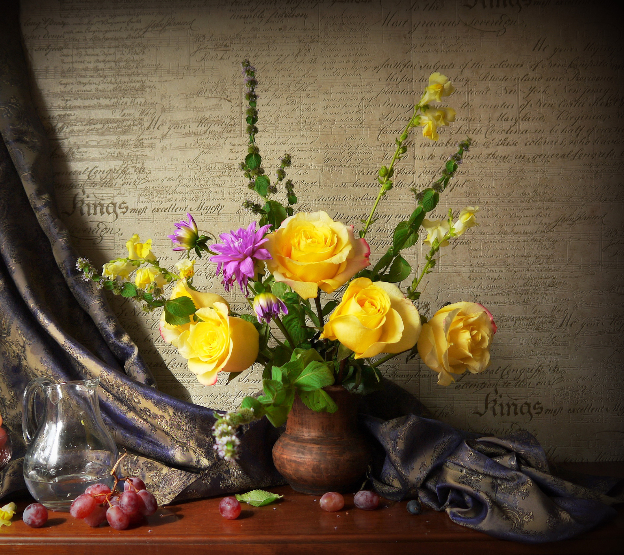 Завантажити шпалери безкоштовно Виноград, Натюрморт, Роза, Фотографія, Жовта Квітка картинка на робочий стіл ПК