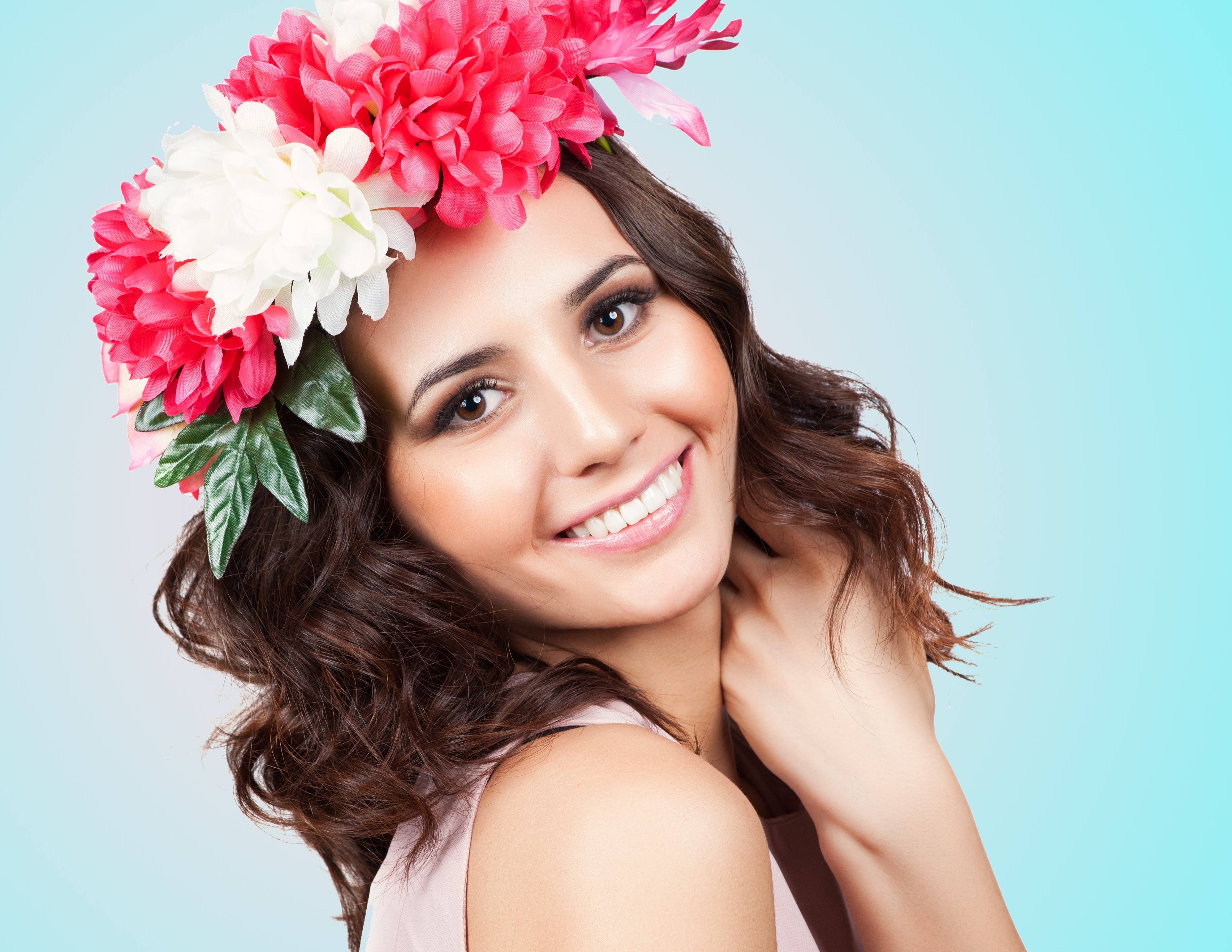 Free download wallpaper Smile, Face, Wreath, Brunette, Model, Women, Brown Eyes on your PC desktop