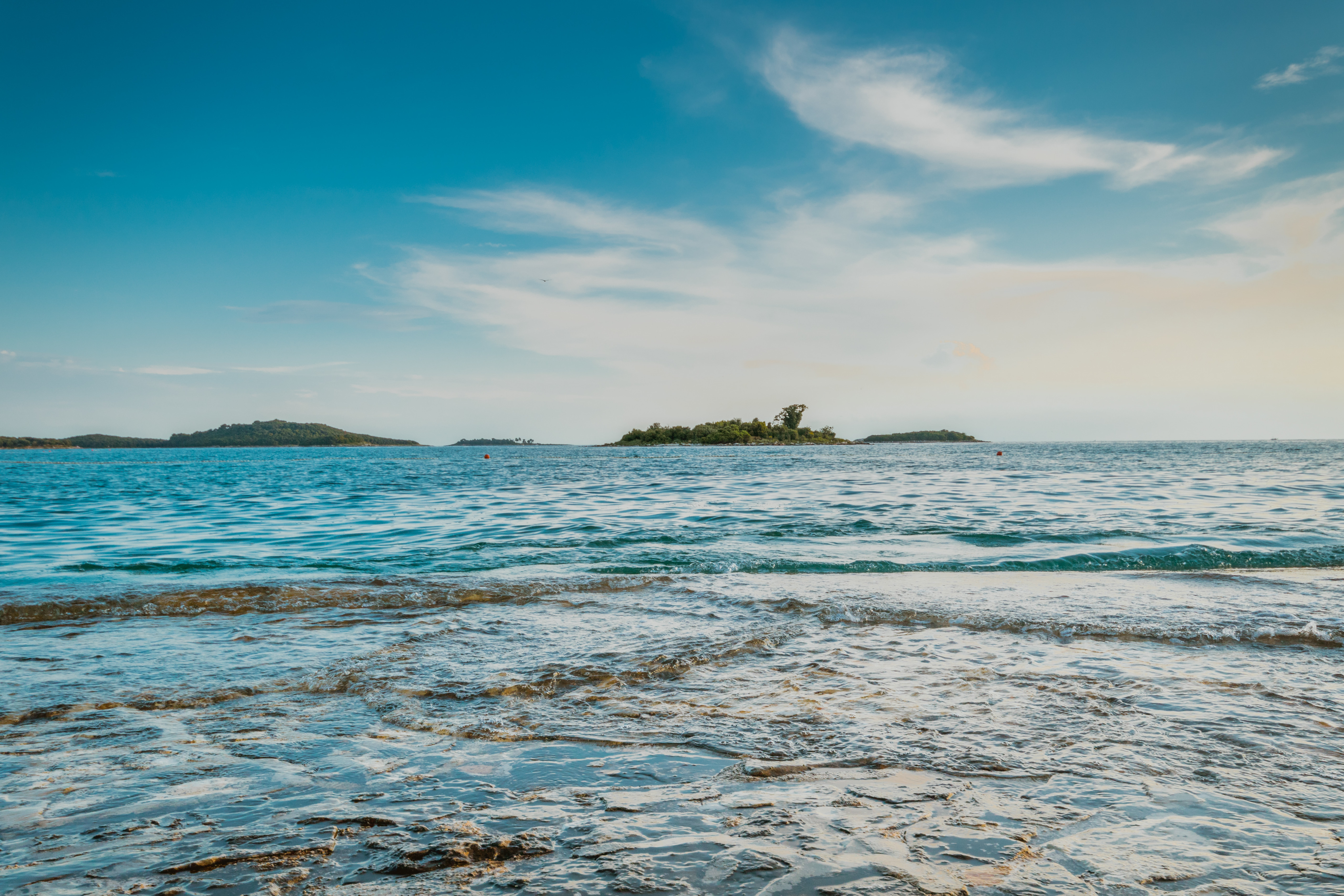 Handy-Wallpaper Insel, Natur, Horizont, Die Insel, Waves kostenlos herunterladen.