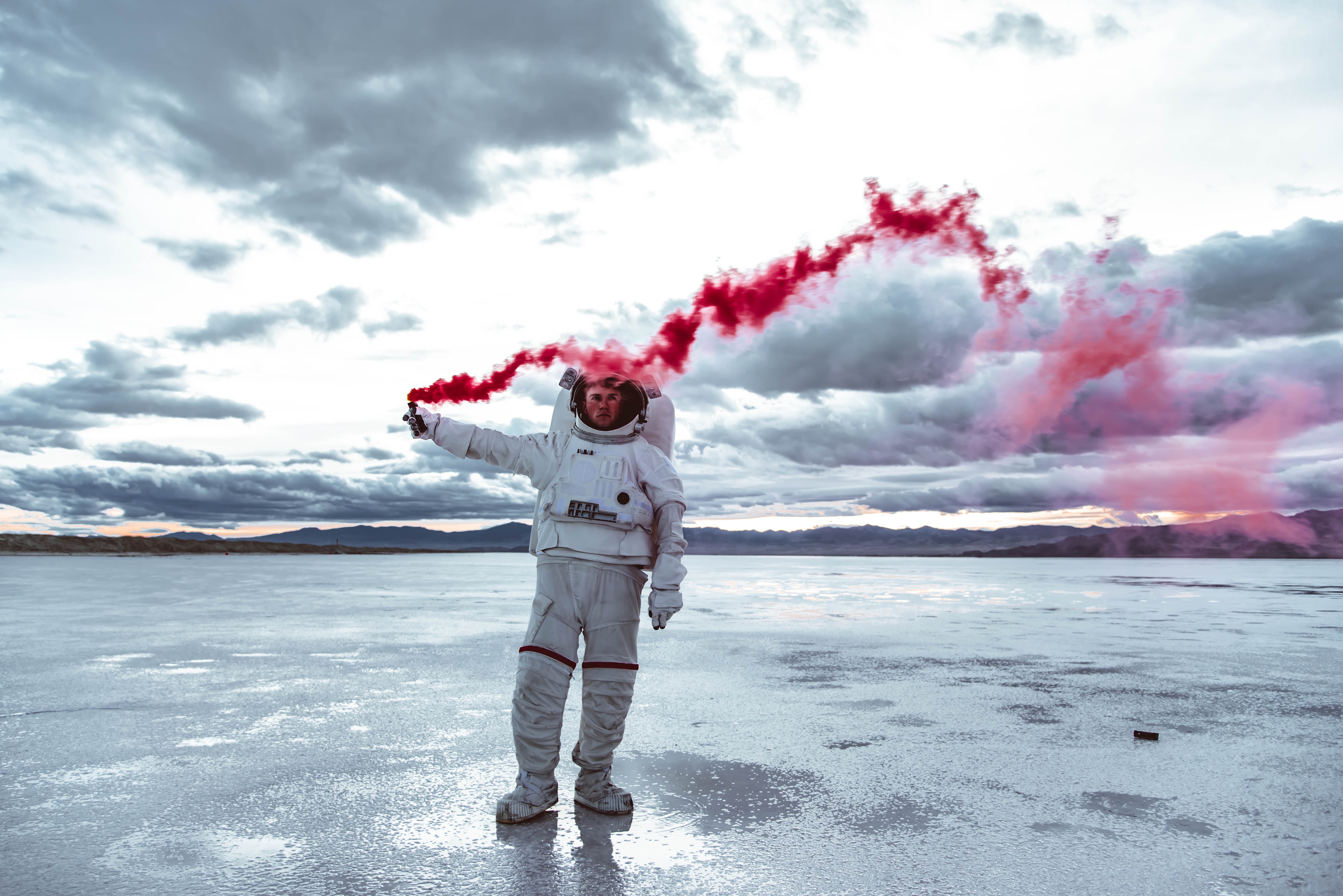 space suit, sky, miscellanea, miscellaneous, colored smoke, coloured smoke, cosmonaut, spacesuit