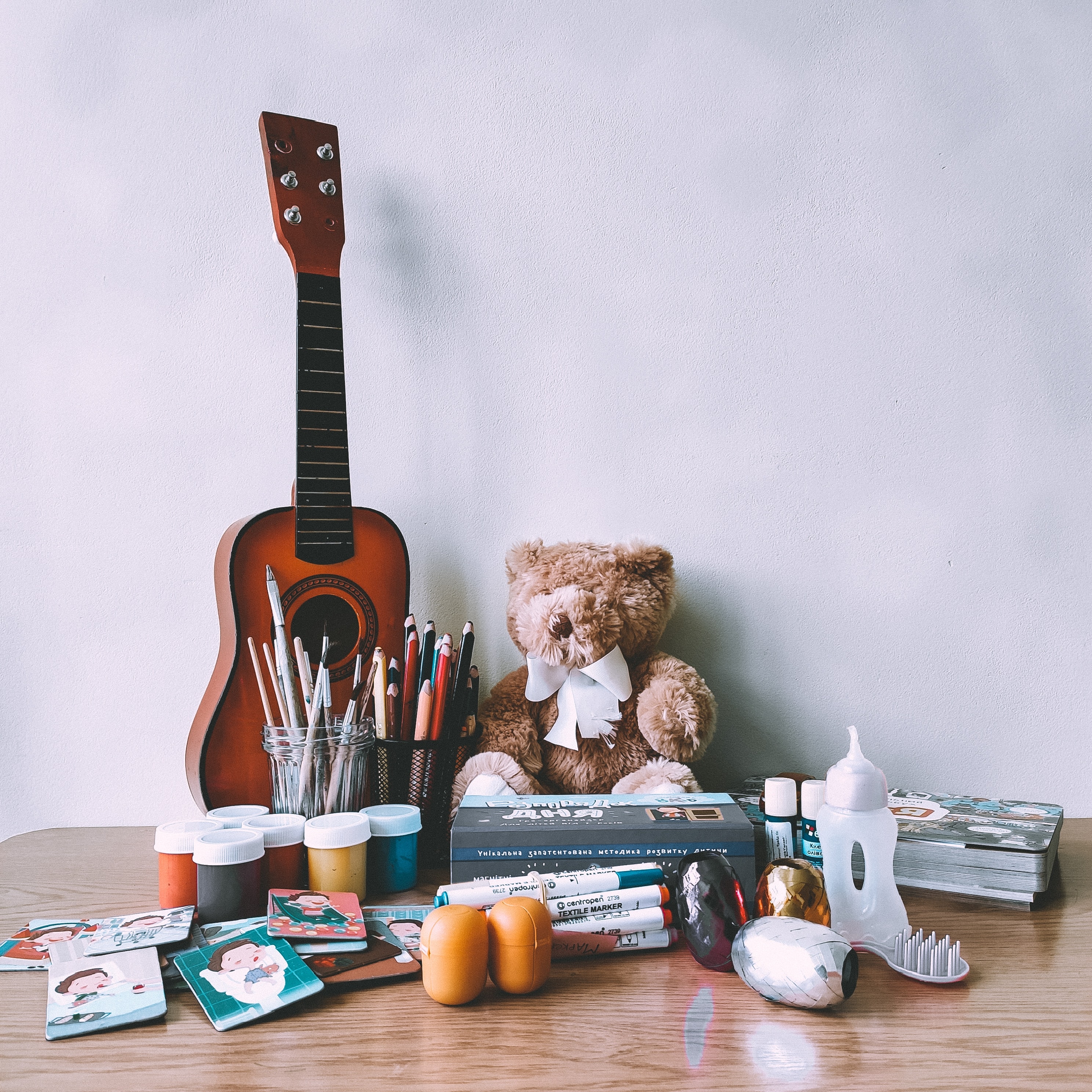 guitar, miscellanea, miscellaneous, toy, musical instrument, pencils, paints
