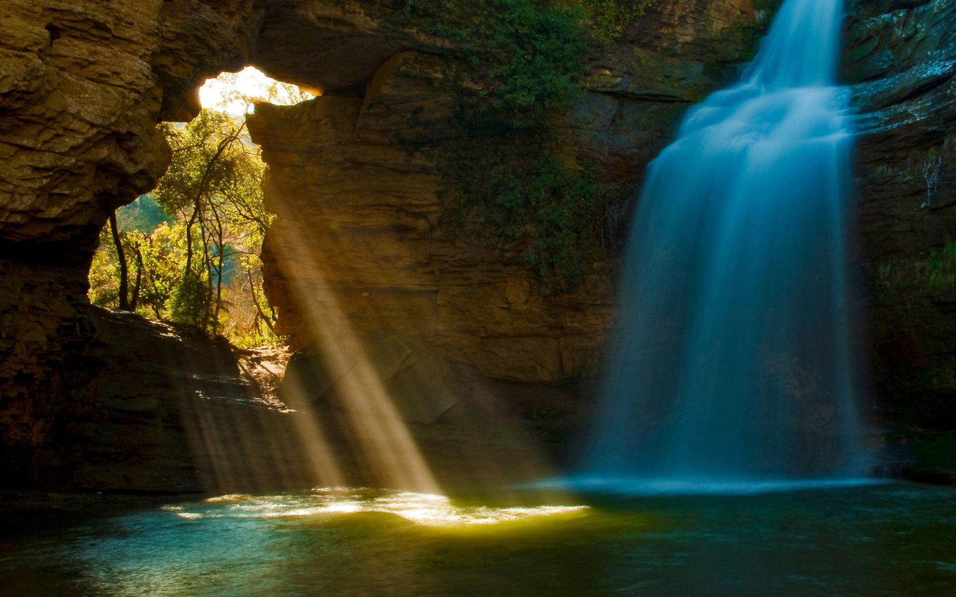 Handy-Wallpaper Wasserfall, Höhle, Sonnenstrahl, Erde/natur, Höhlen kostenlos herunterladen.