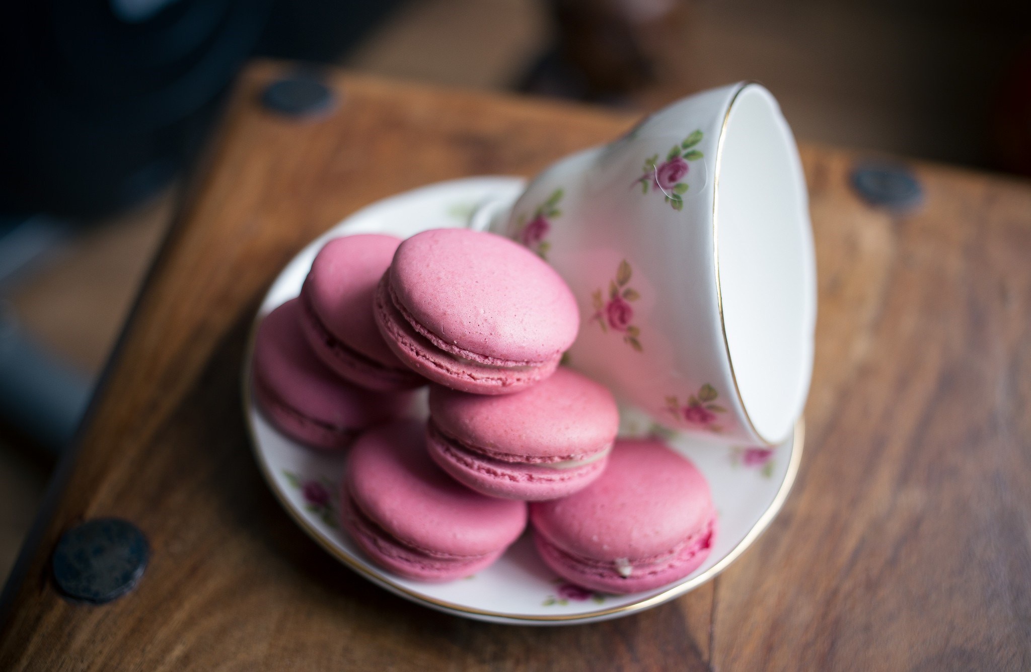 Free download wallpaper Food, Cup, Sweets, Macaron on your PC desktop