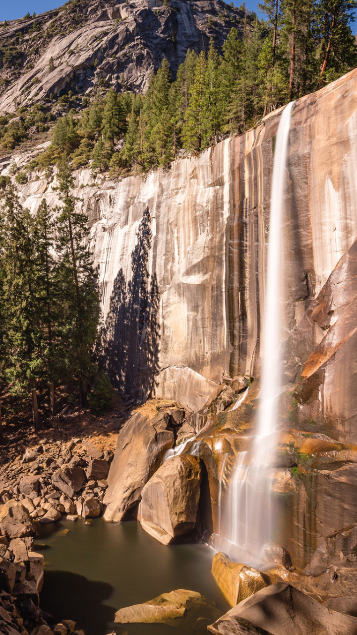 Download mobile wallpaper Nature, Waterfalls, Waterfall, Earth, Cliff, Yosemite National Park, Vernal Fall for free.
