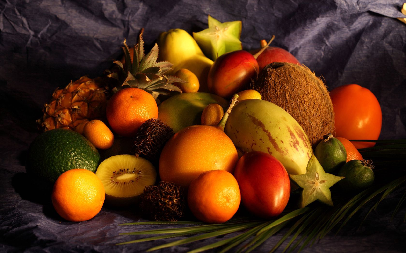 96846 скачать картинку фрукты, лайм, еда, ткань, стол, гранат, кокос, ананас, грейпфрут, груша, манго, мандарин - обои и заставки бесплатно
