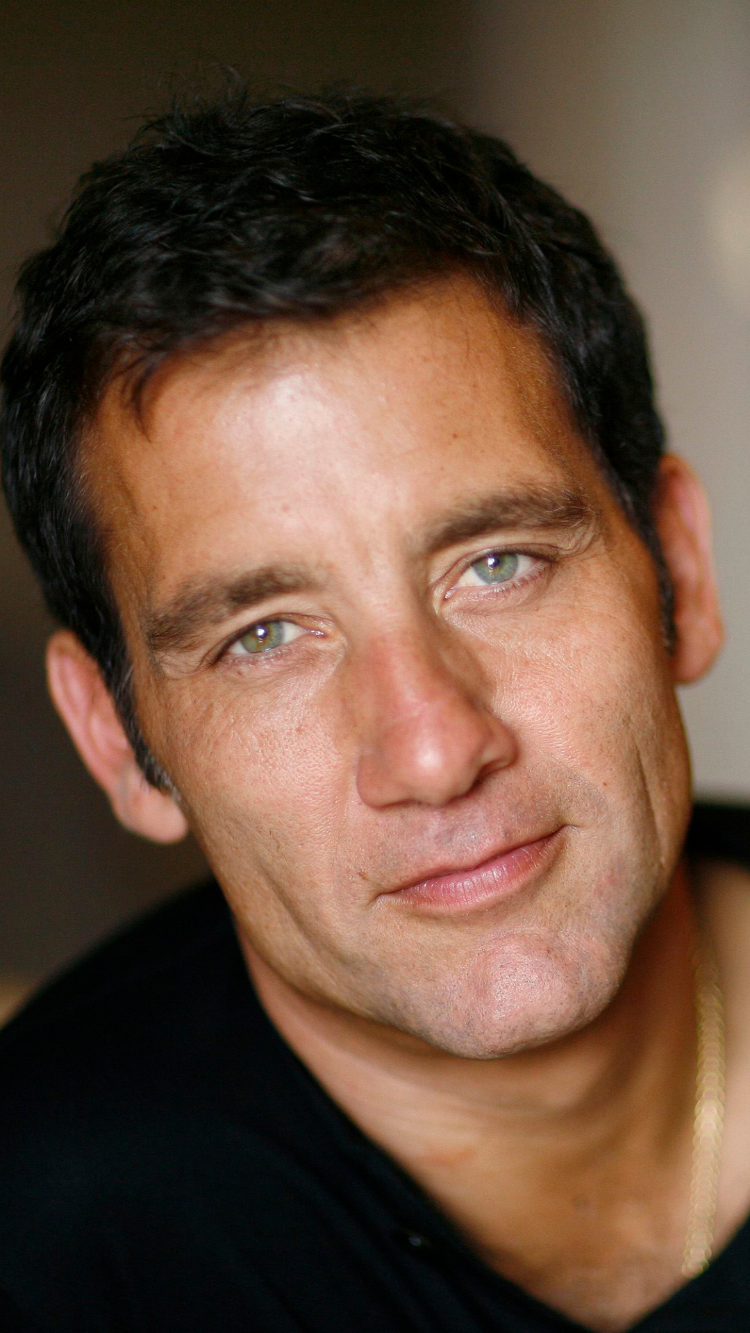 Download mobile wallpaper English, Celebrity, Actor, Clive Owen for free.