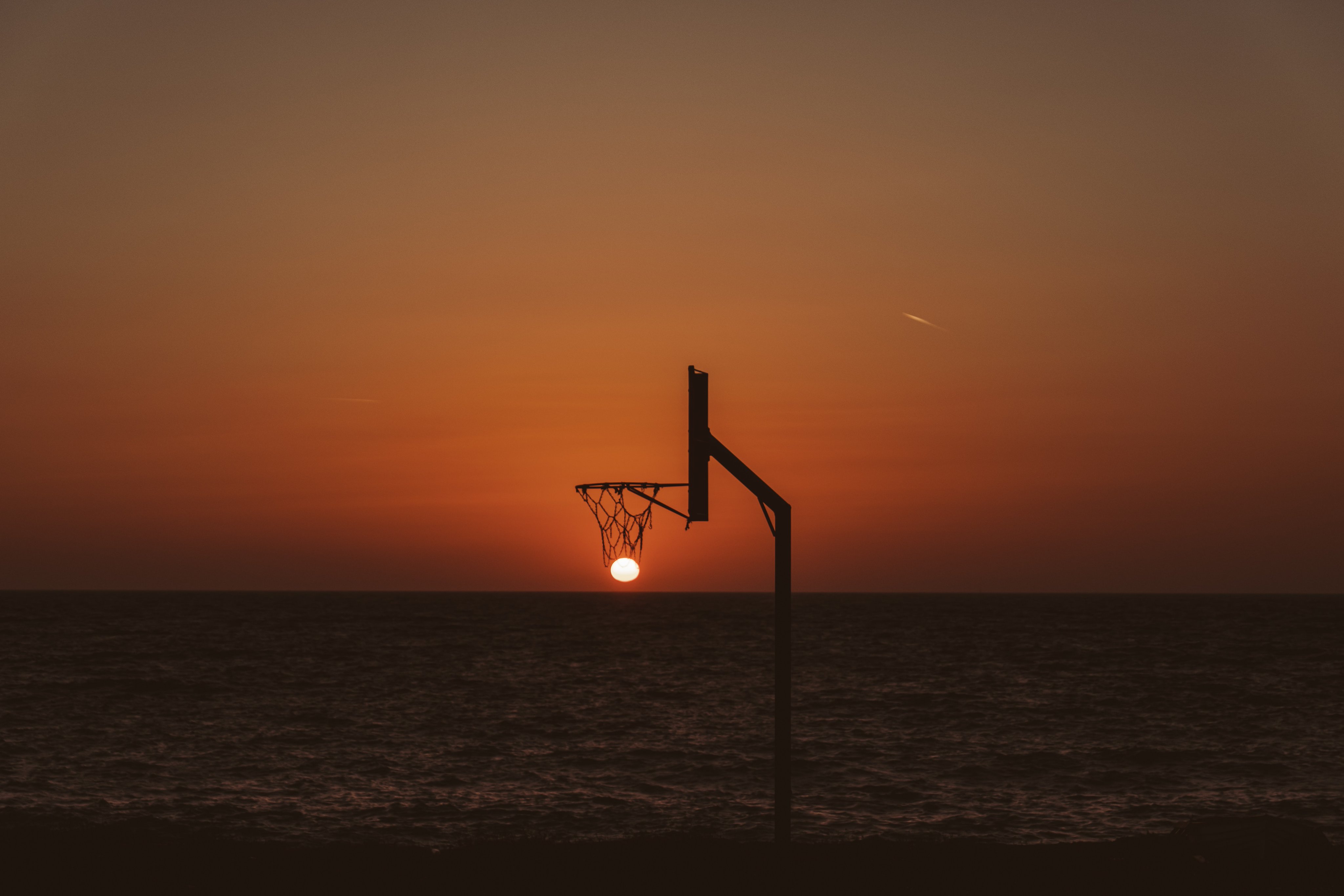 Handy-Wallpaper Basketball, Fotografie, Sonnenuntergang kostenlos herunterladen.