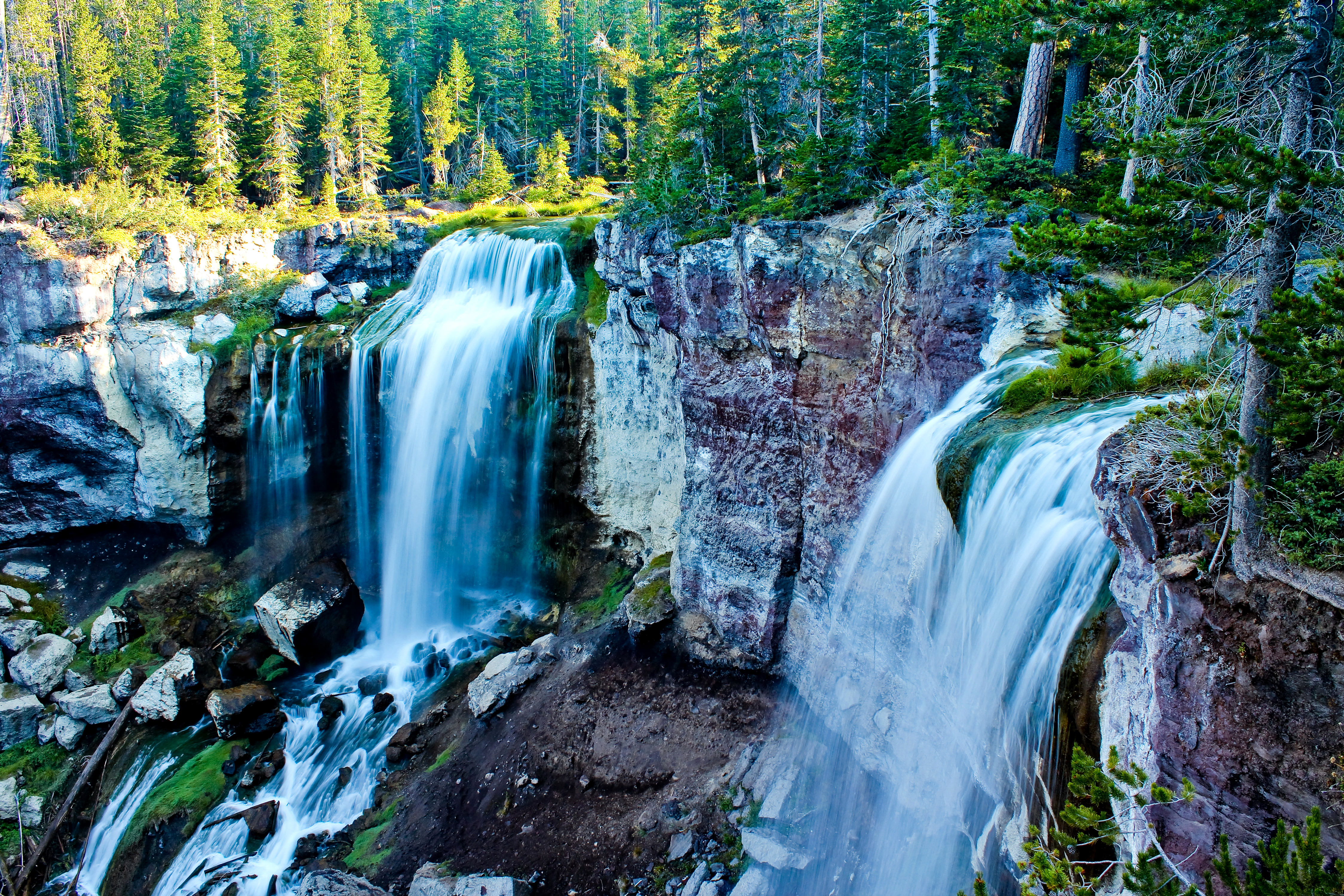 Handy-Wallpaper Wasserfälle, Wasserfall, Wald, Baum, Stein, Erde/natur kostenlos herunterladen.