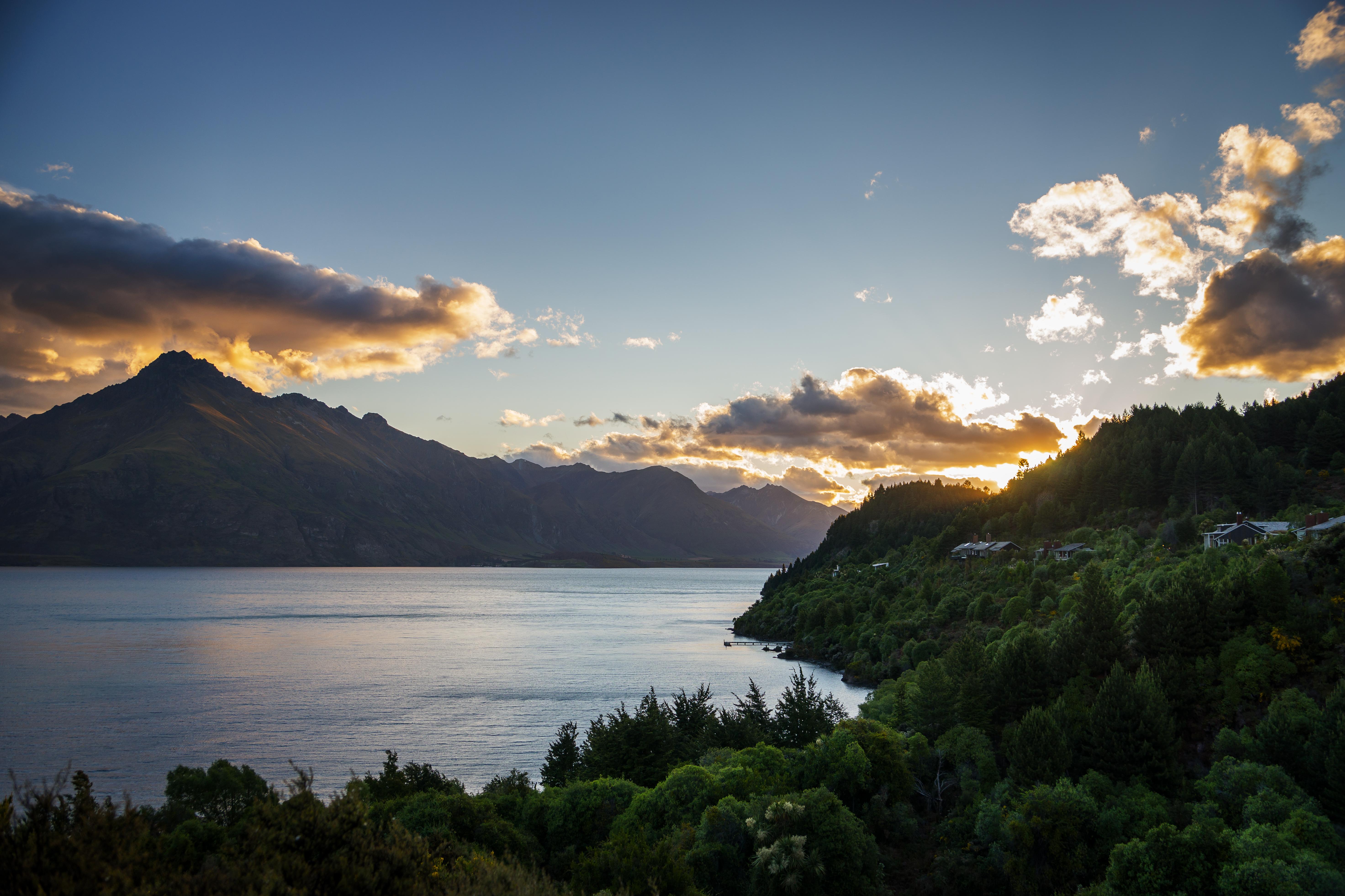 106940 скачать обои новая зеландия, горы, закат, природа, деревья, озеро, уакатипу - заставки и картинки бесплатно