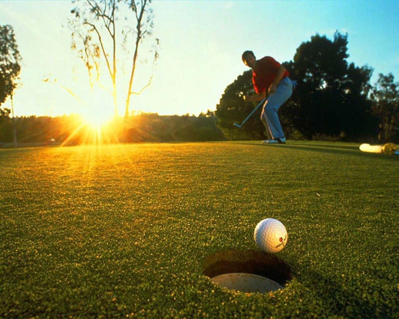Handy-Wallpaper Grass, Sun, Sport, Menschen, Golf kostenlos herunterladen.
