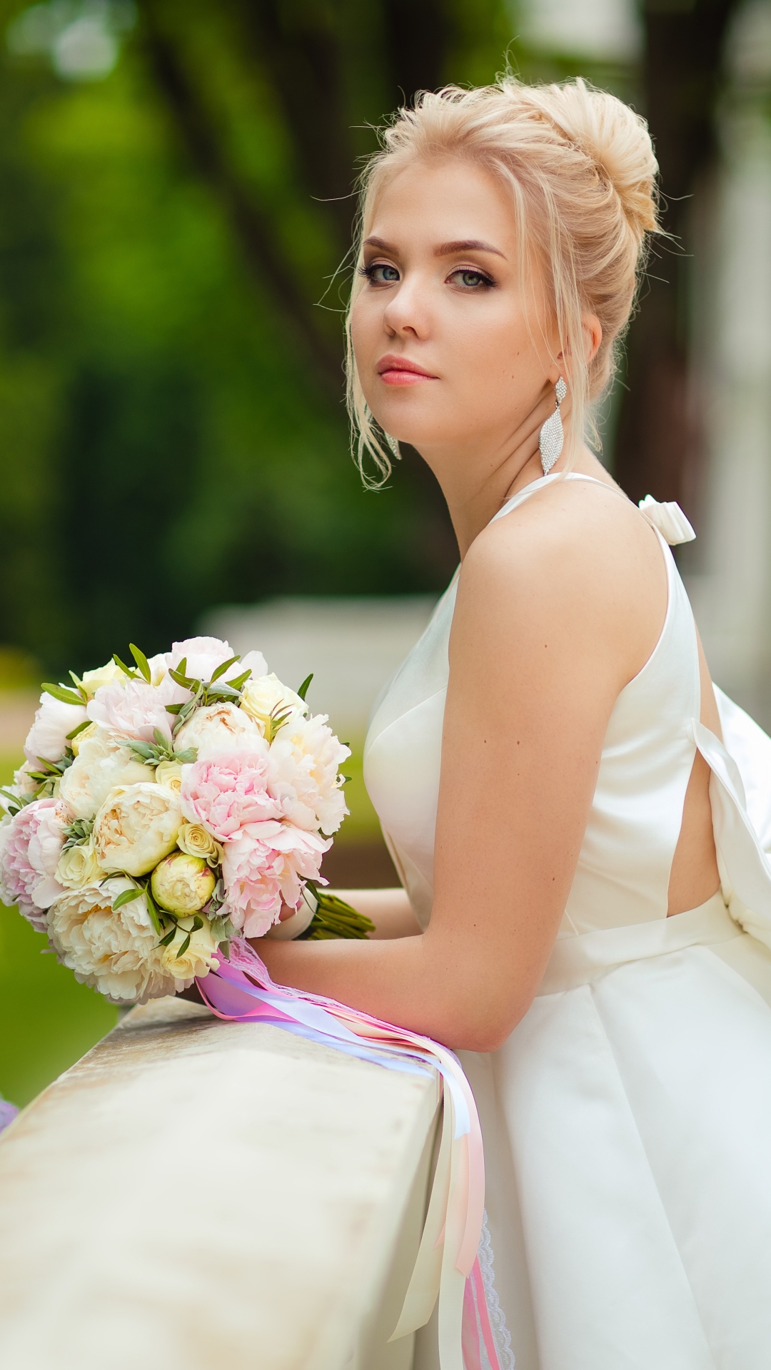 Handy-Wallpaper Blond, Braut, Modell, Frauen, Blondinen, Hochzeitskleid, Weißes Kleid kostenlos herunterladen.