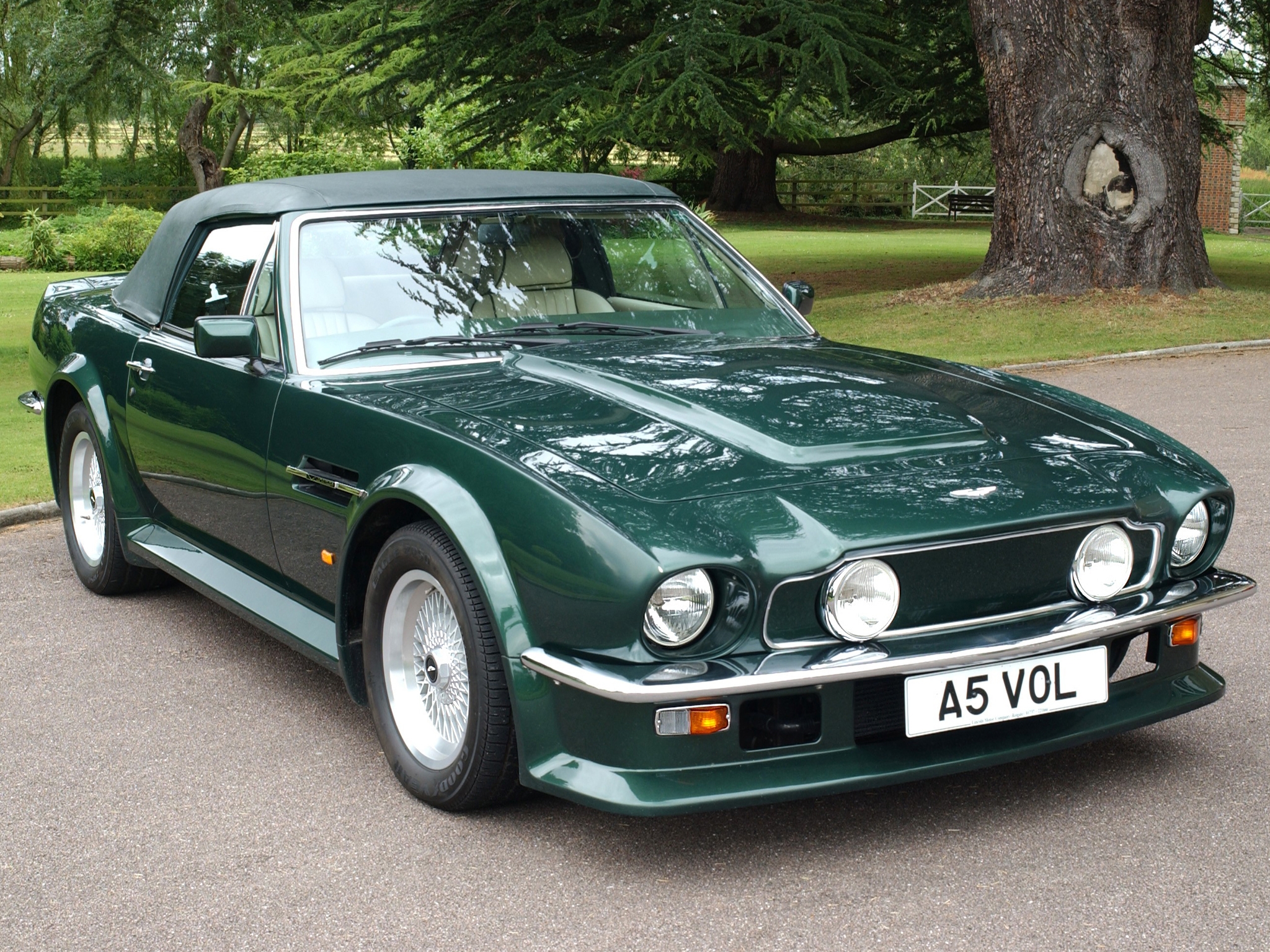 Windows Backgrounds front view, auto, aston martin, cars, green, v8, vantage, 1984