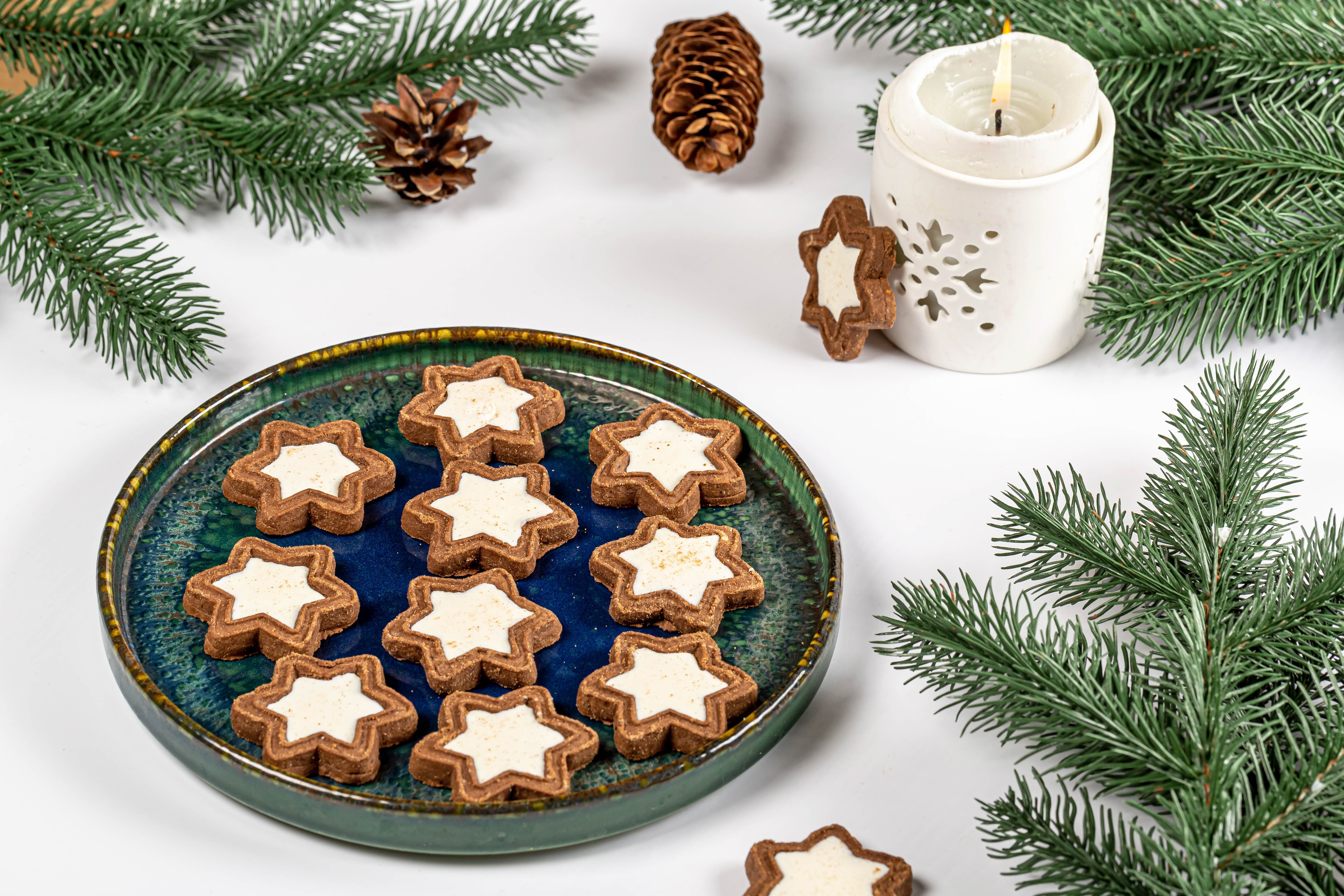 Download mobile wallpaper Christmas, Holiday, Candle, Cookie, Pine Cone for free.