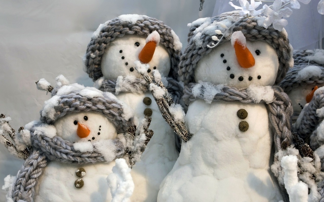 Скачать картинку Снеговики, Зима, Объекты в телефон бесплатно.