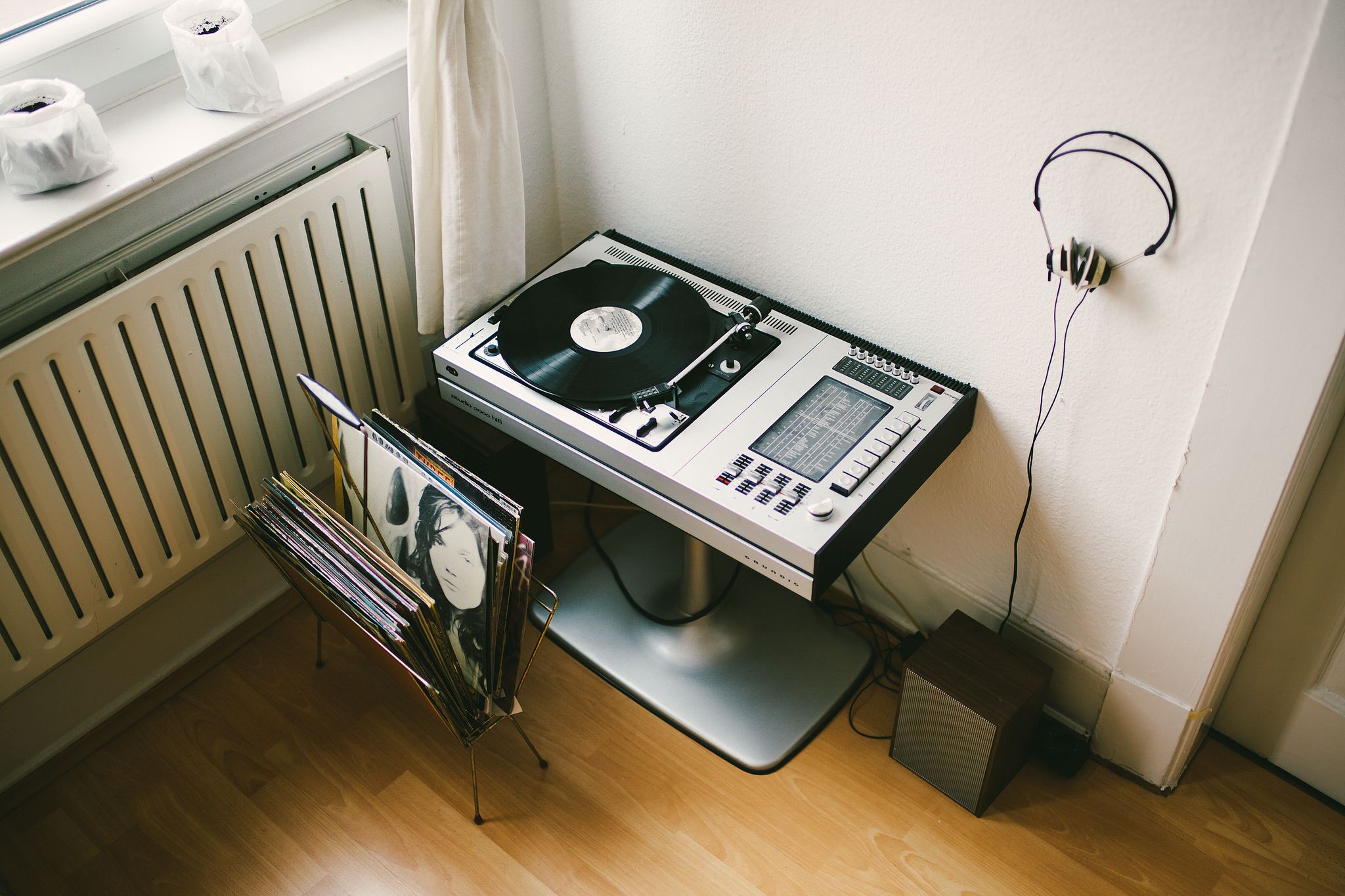 plate, turntable, headphones, music, vinyl, record player, lps