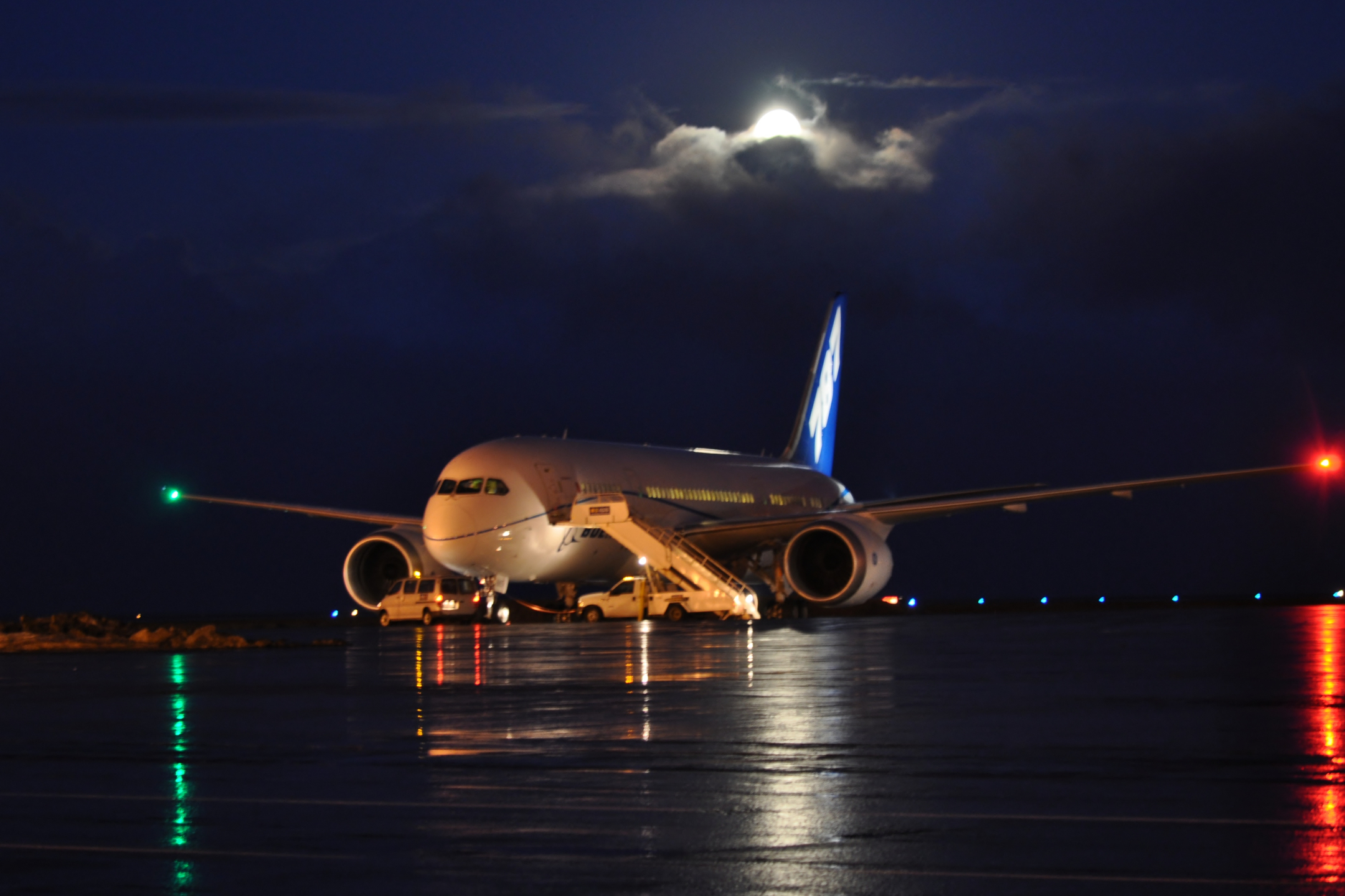 Download mobile wallpaper Airplane, Aircraft, Boeing, Vehicles, Boeing 787 Dreamliner for free.