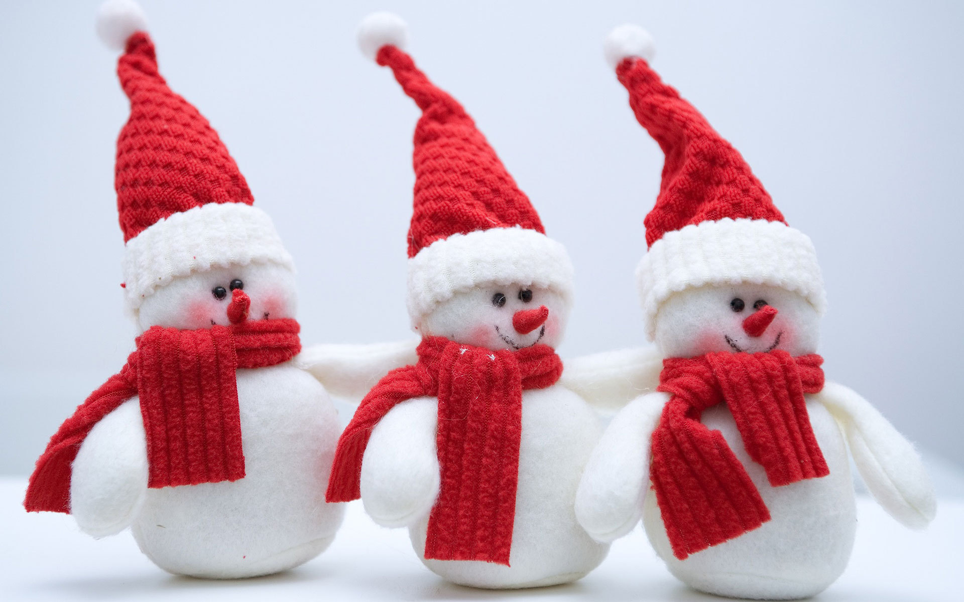Free download wallpaper Snowman, Christmas, Holiday, Santa Hat on your PC desktop