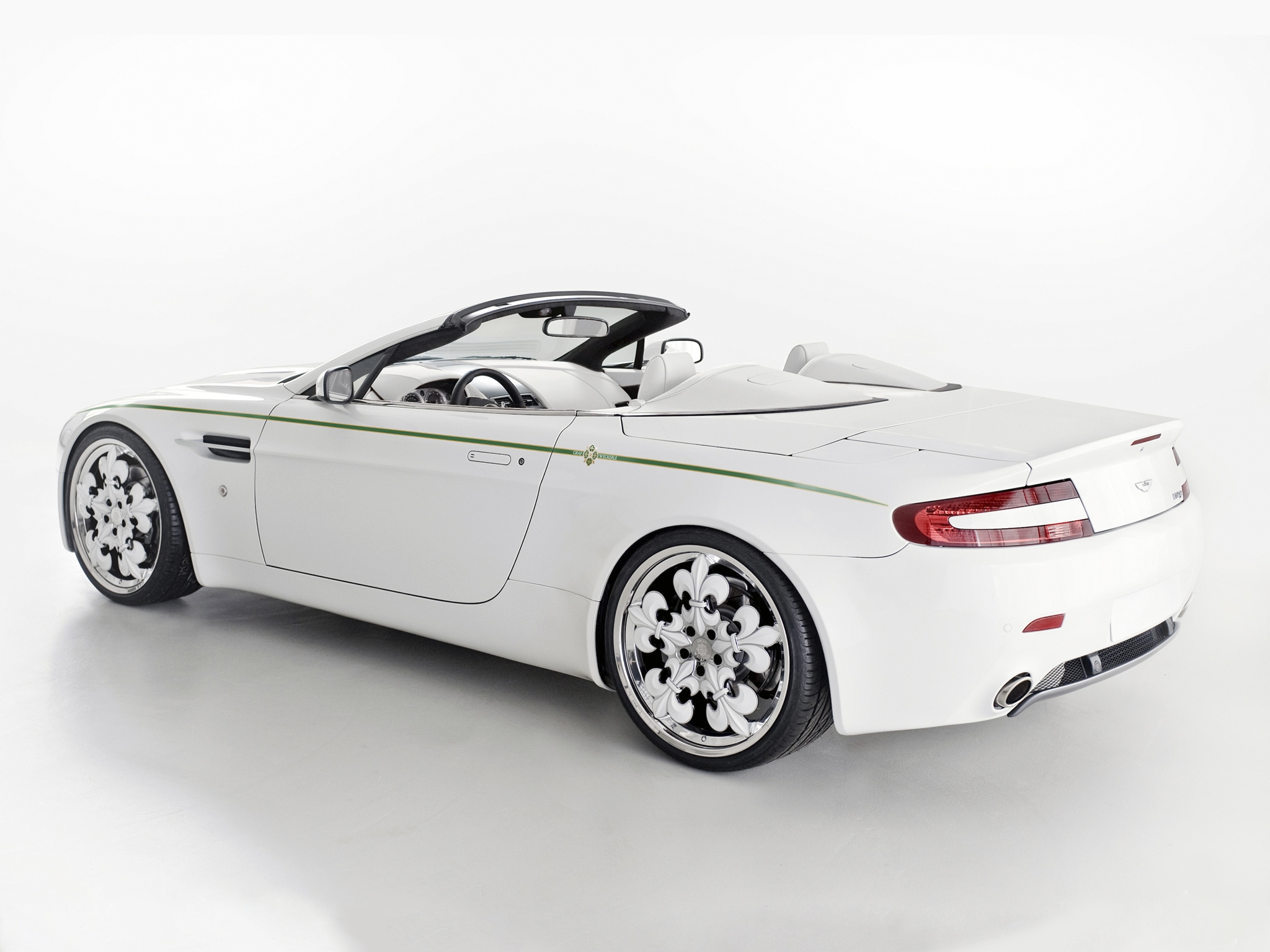 Handy-Wallpaper Auto, Cars, Seitenansicht, Stil, 2010, V8, Vantage, Vorteil, Aston Martin kostenlos herunterladen.