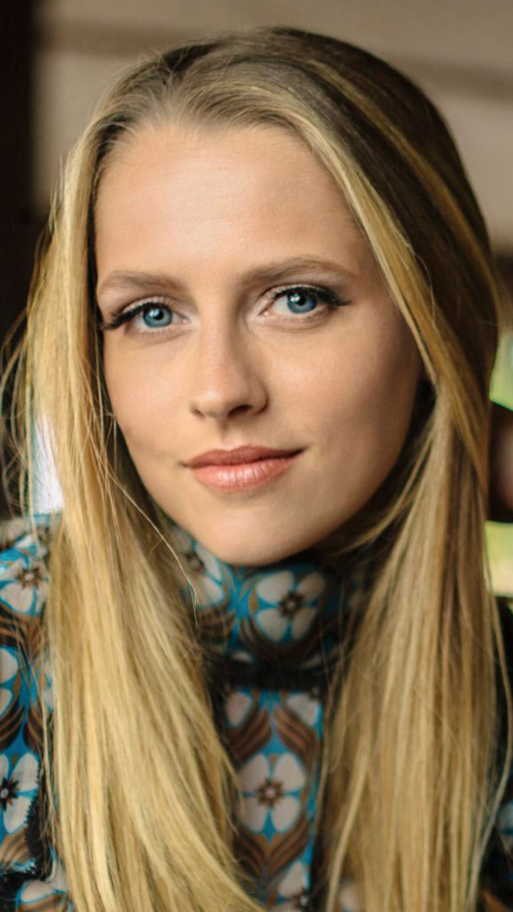 Download mobile wallpaper Blonde, Face, Blue Eyes, American, Celebrity, Actress, Teresa Palmer for free.