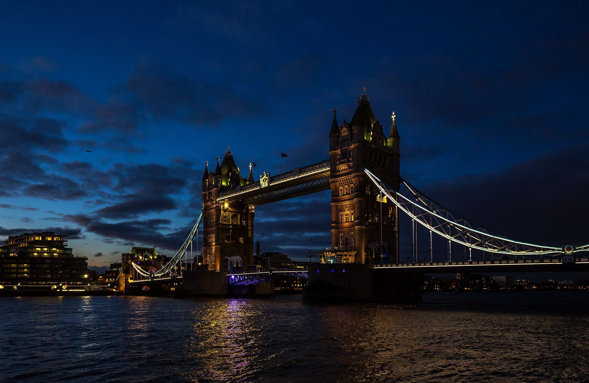 Free download wallpaper Bridges, Night, London, Tower Bridge, Man Made on your PC desktop