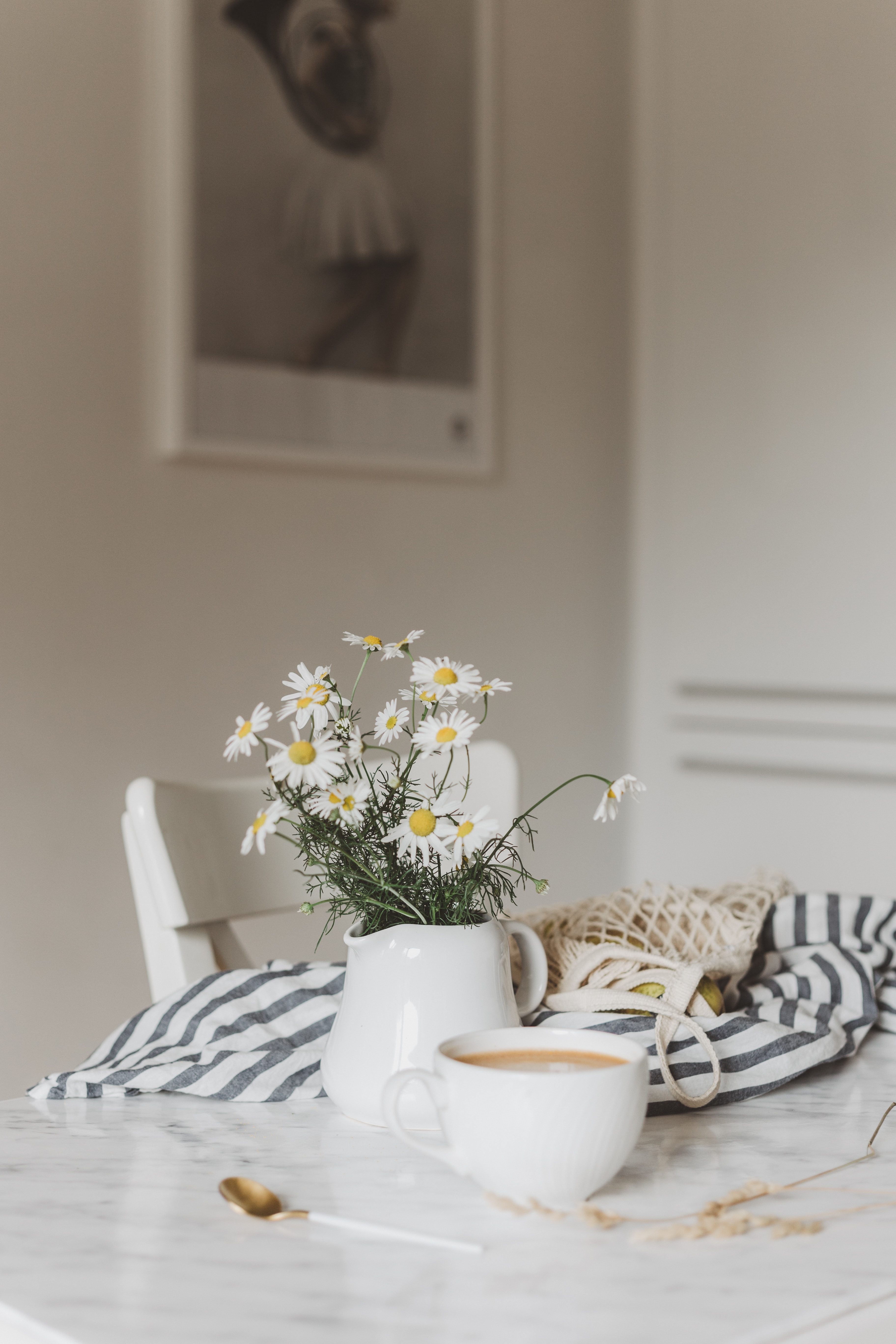tea, camomile, cup, bouquet, flowers, vase HD wallpaper