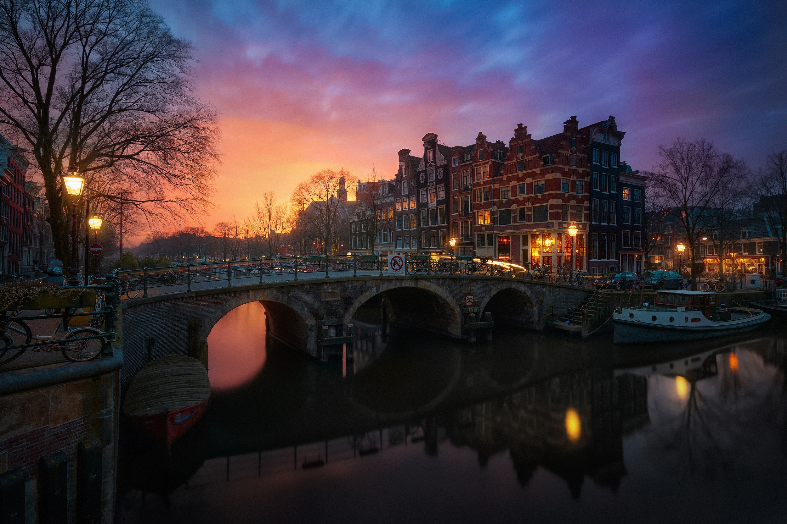 Скачать картинку Города, Нидерланды, Амстердам, Сделано Человеком в телефон бесплатно.