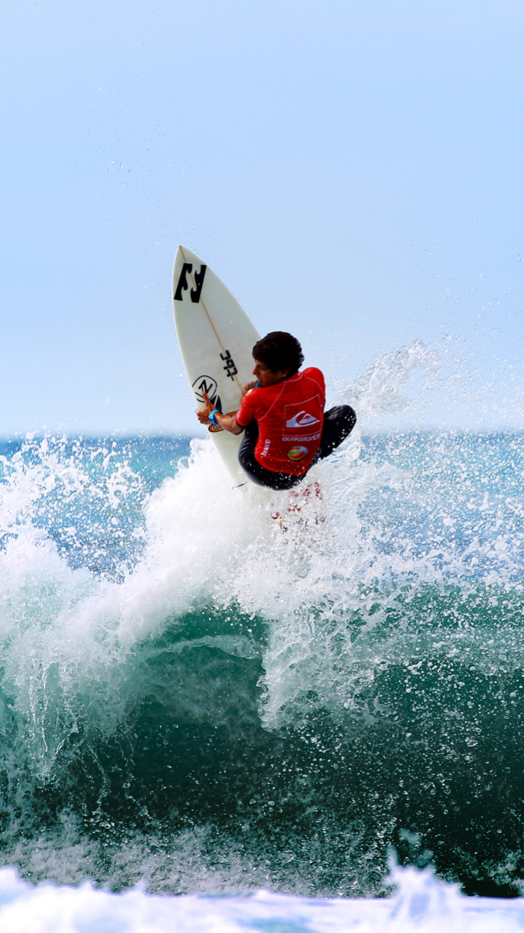 Handy-Wallpaper Sport, Horizont, Ozean, Welle, Surfer, Wellenreiten kostenlos herunterladen.