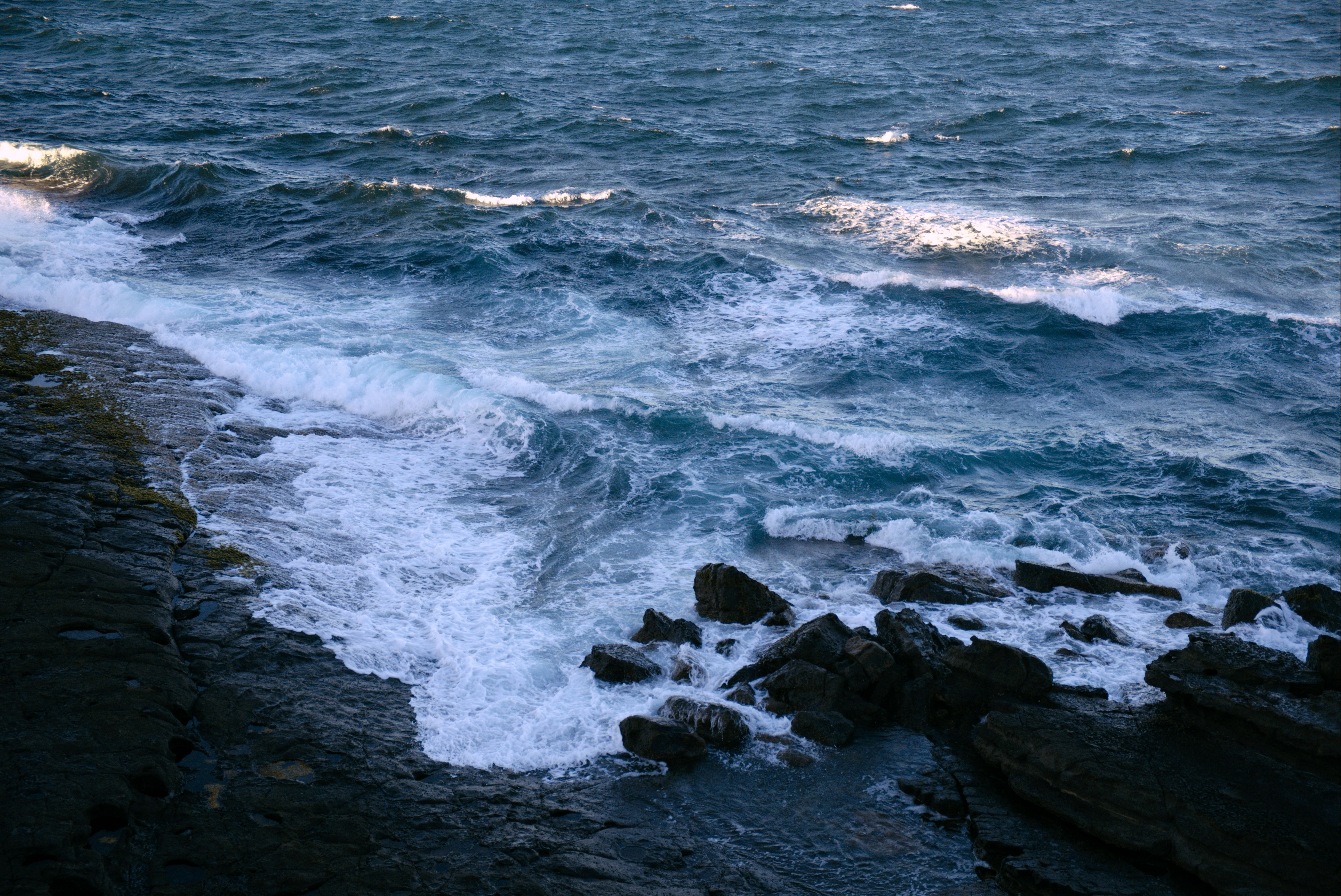 Laden Sie das Natur, Wasser, Stones, Waves, Bank, Sea, Ufer-Bild kostenlos auf Ihren PC-Desktop herunter