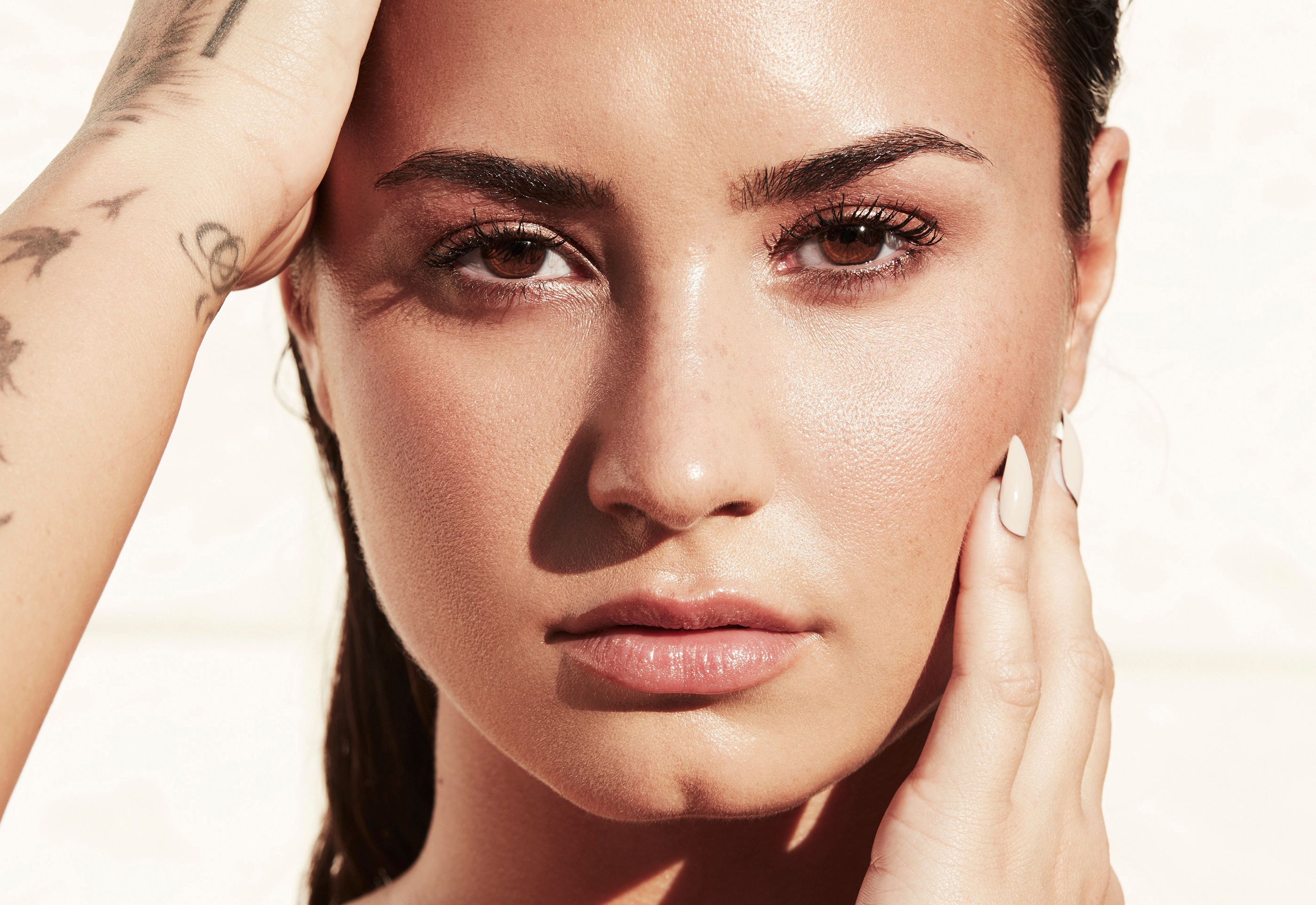 Download mobile wallpaper Music, Singer, Face, American, Brown Eyes, Stare, Demi Lovato for free.