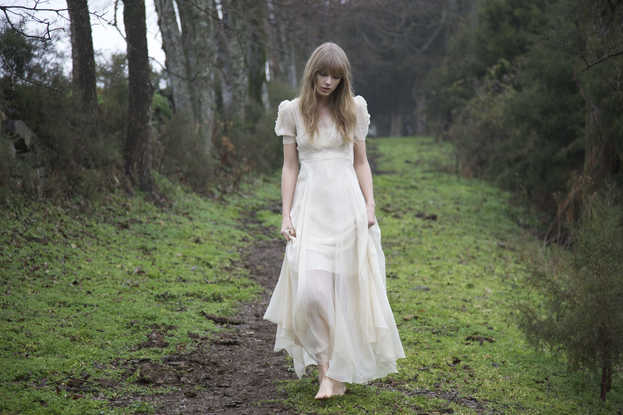Download mobile wallpaper Music, Singer, Blonde, American, Taylor Swift, White Dress for free.
