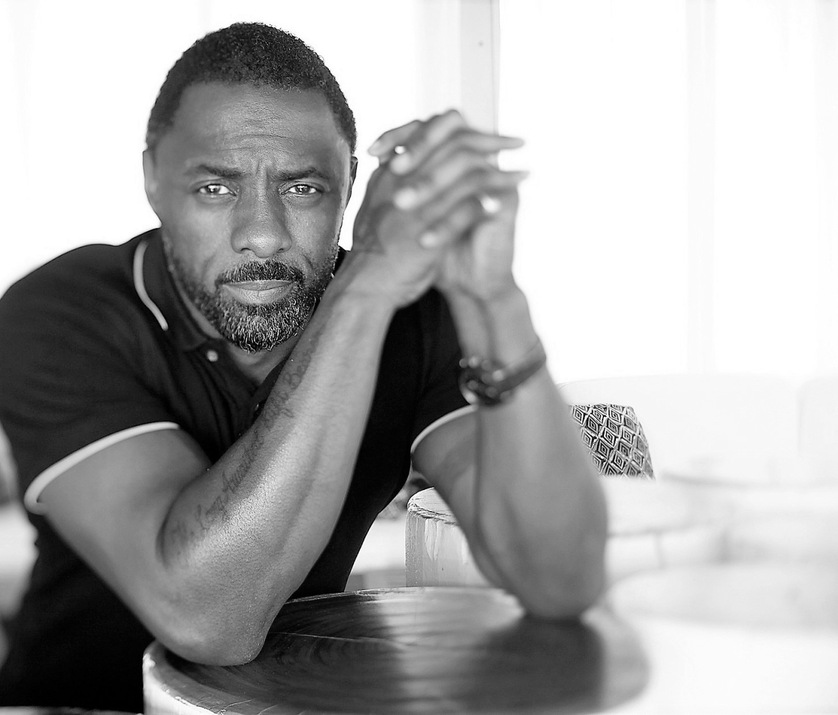 Download mobile wallpaper Beard, Celebrity, Black & White, Actor, Idris Elba for free.