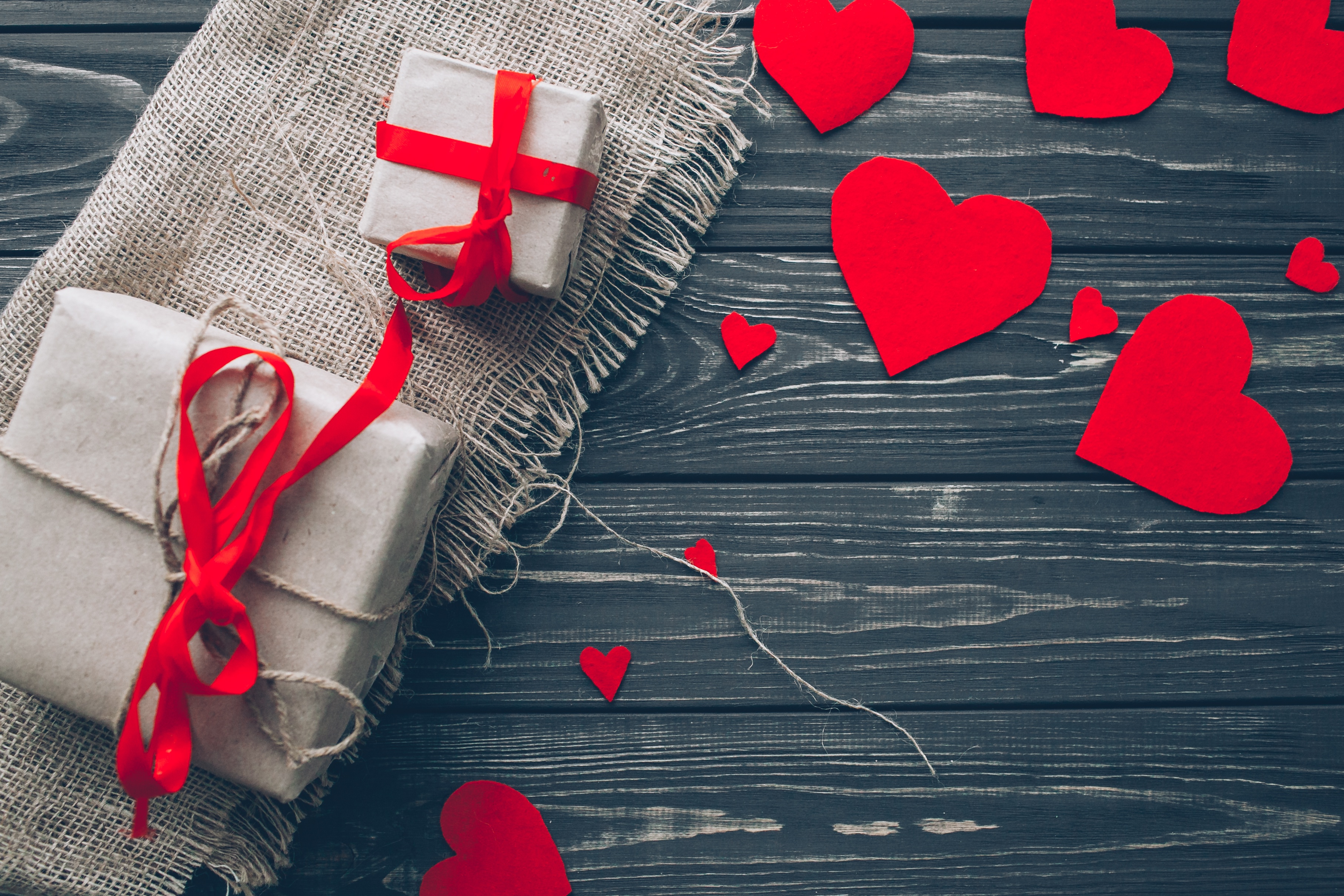 Téléchargez des papiers peints mobile Amour, Saint Valentin, Vacances, Cadeau, Romantique, Coeur, Nature Morte gratuitement.
