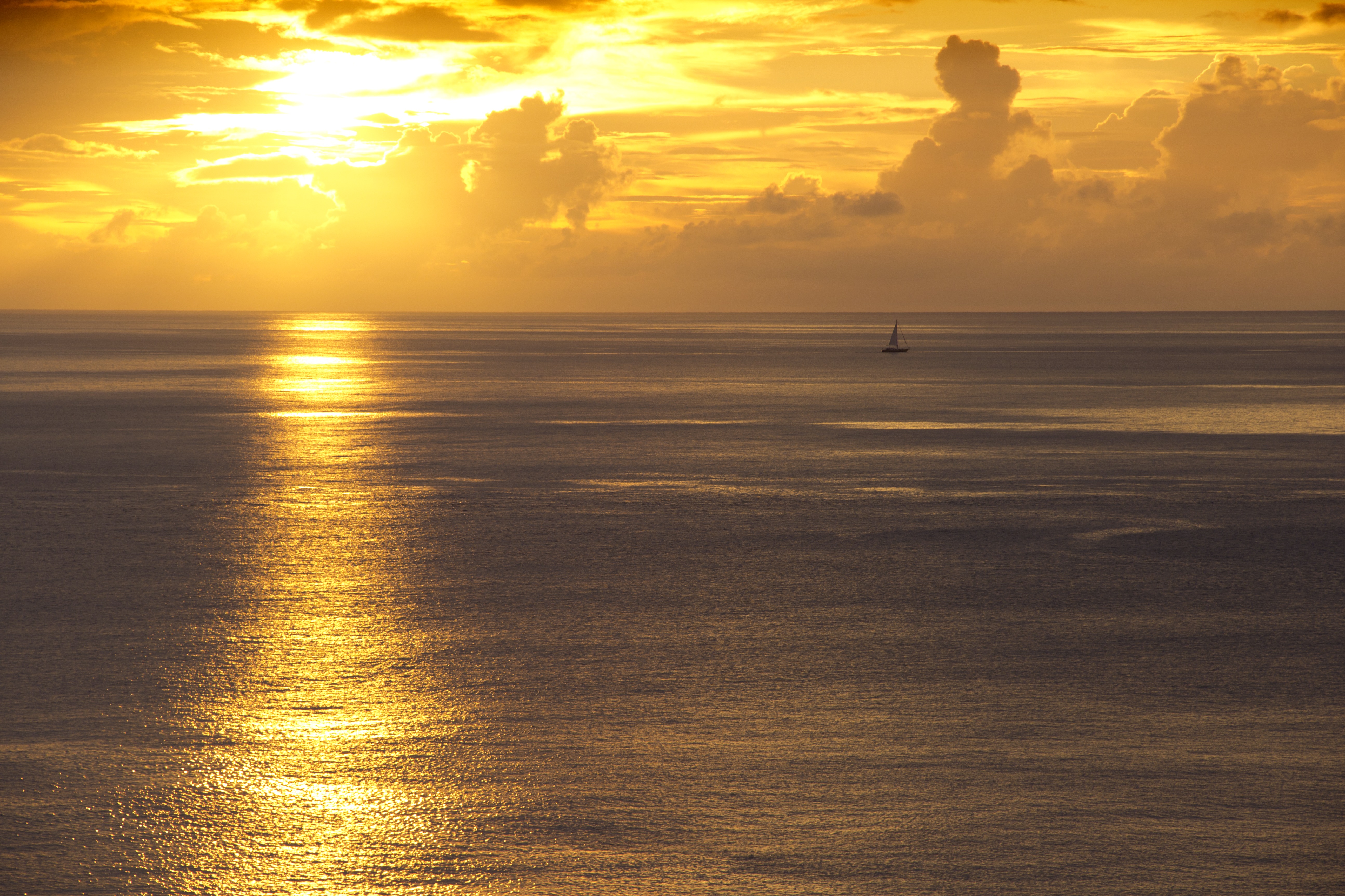 Laden Sie das Glühen, Boot, Wolke, Fotografie, Meer, Himmel, Sonnenuntergang-Bild kostenlos auf Ihren PC-Desktop herunter