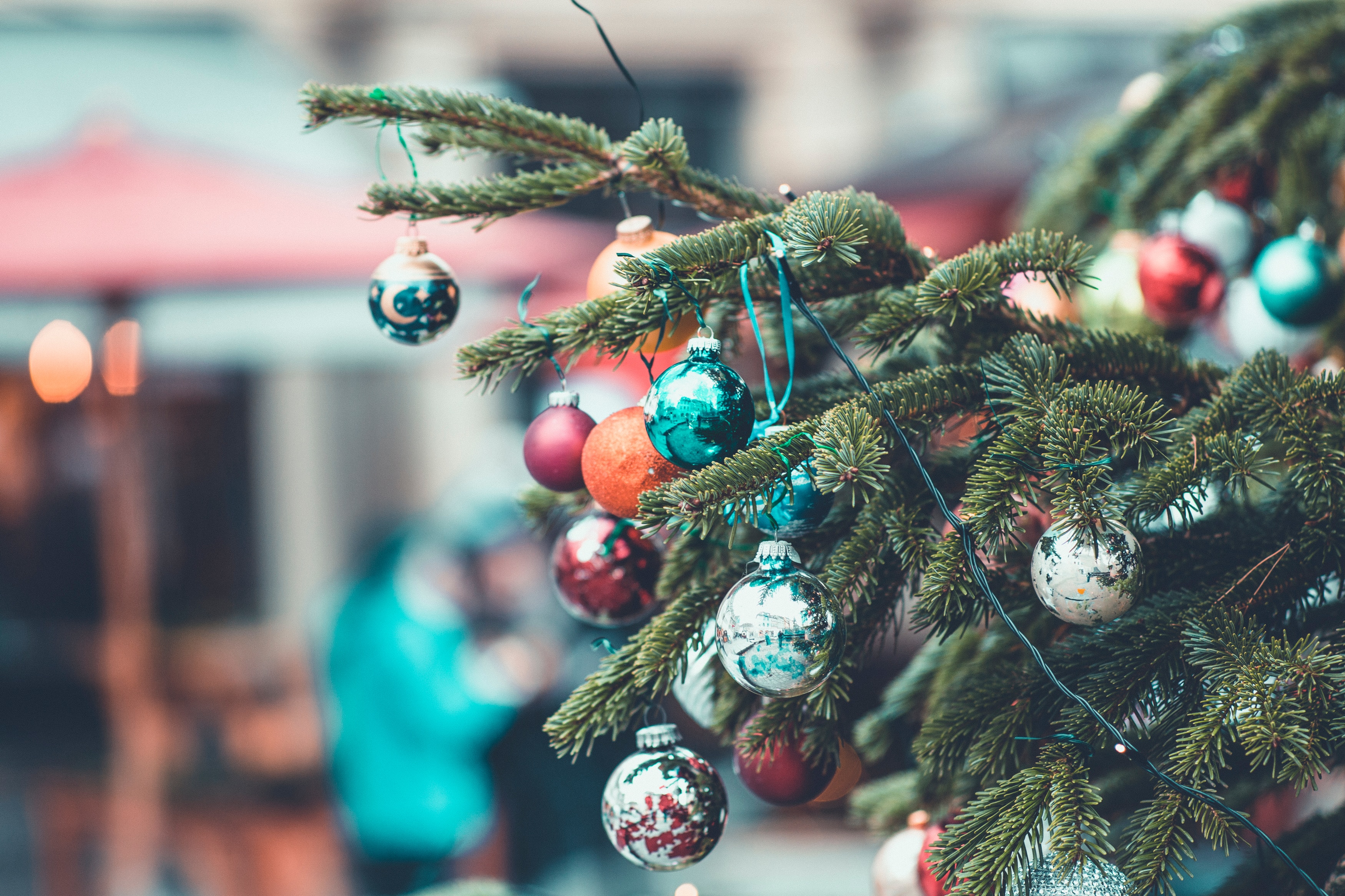 christmas tree, balls, christmas, holidays, new year, decorations phone wallpaper