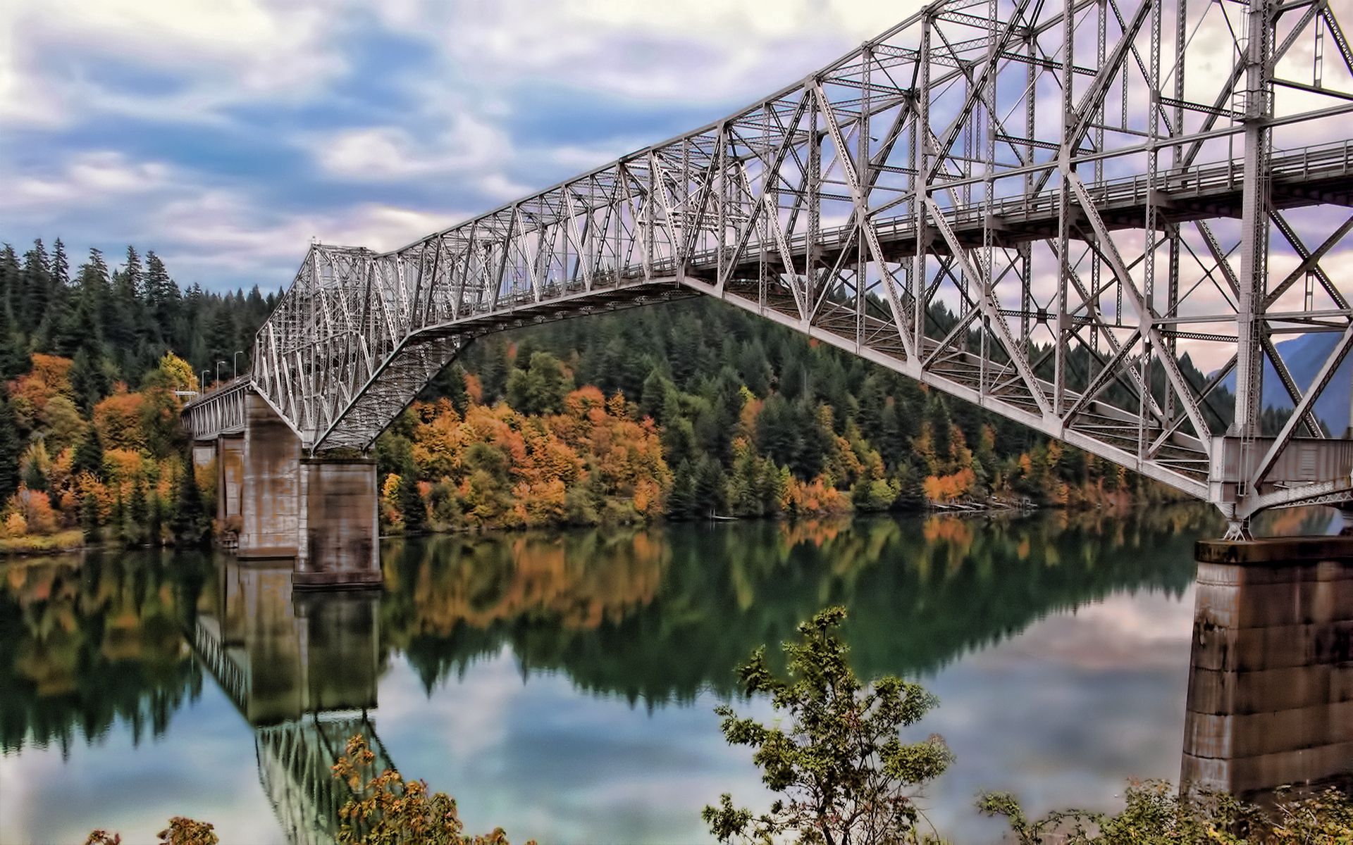 Скачать обои бесплатно Мост, Природа, Река, Деревья, Пейзаж, Осень картинка на рабочий стол ПК