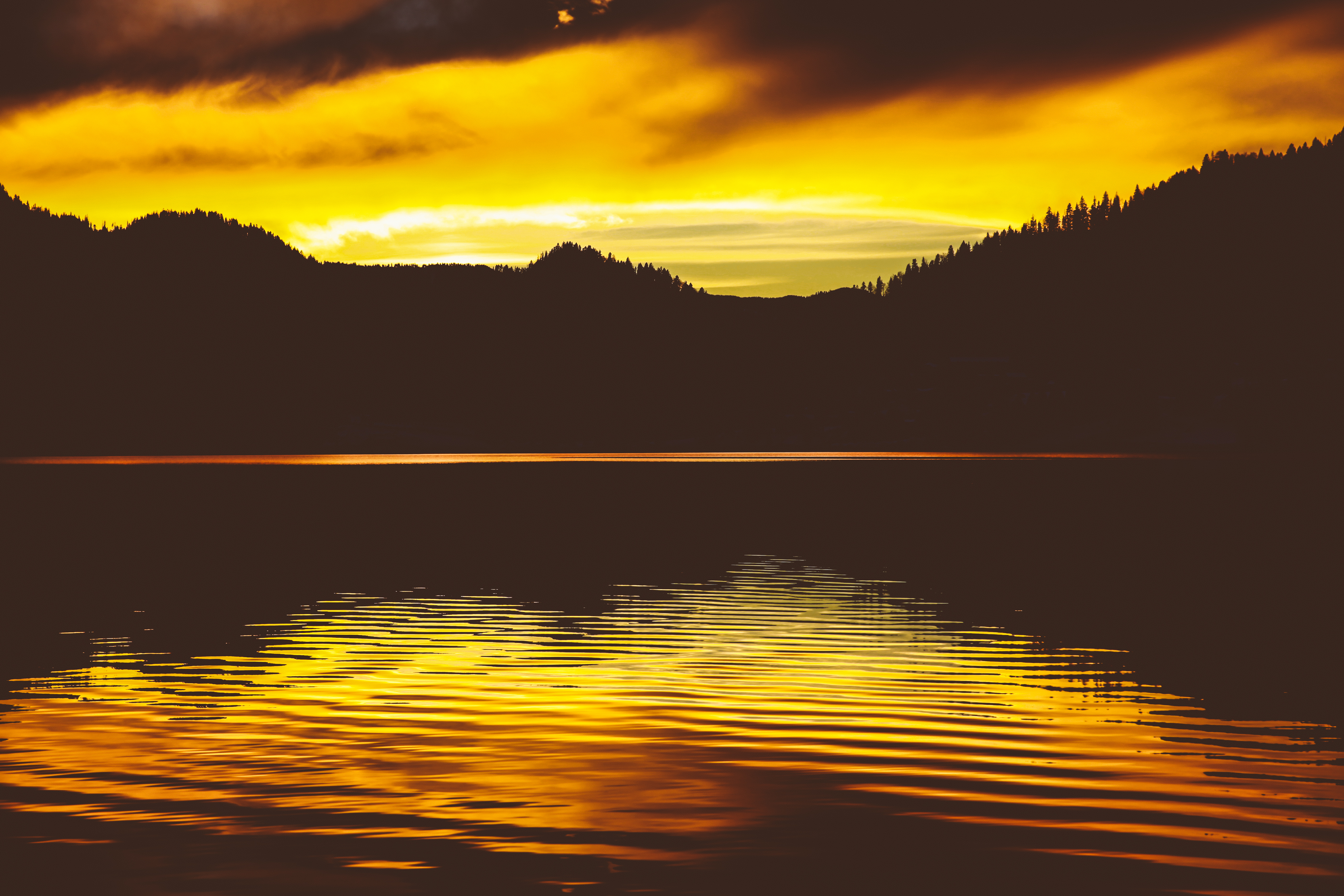 Download mobile wallpaper Reflection, Nature, Sky, Sunset, Horizon, Lake for free.