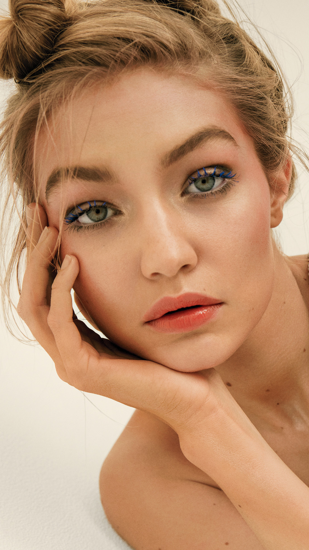 Download mobile wallpaper Blonde, Model, Green Eyes, American, Celebrity, Gigi Hadid for free.