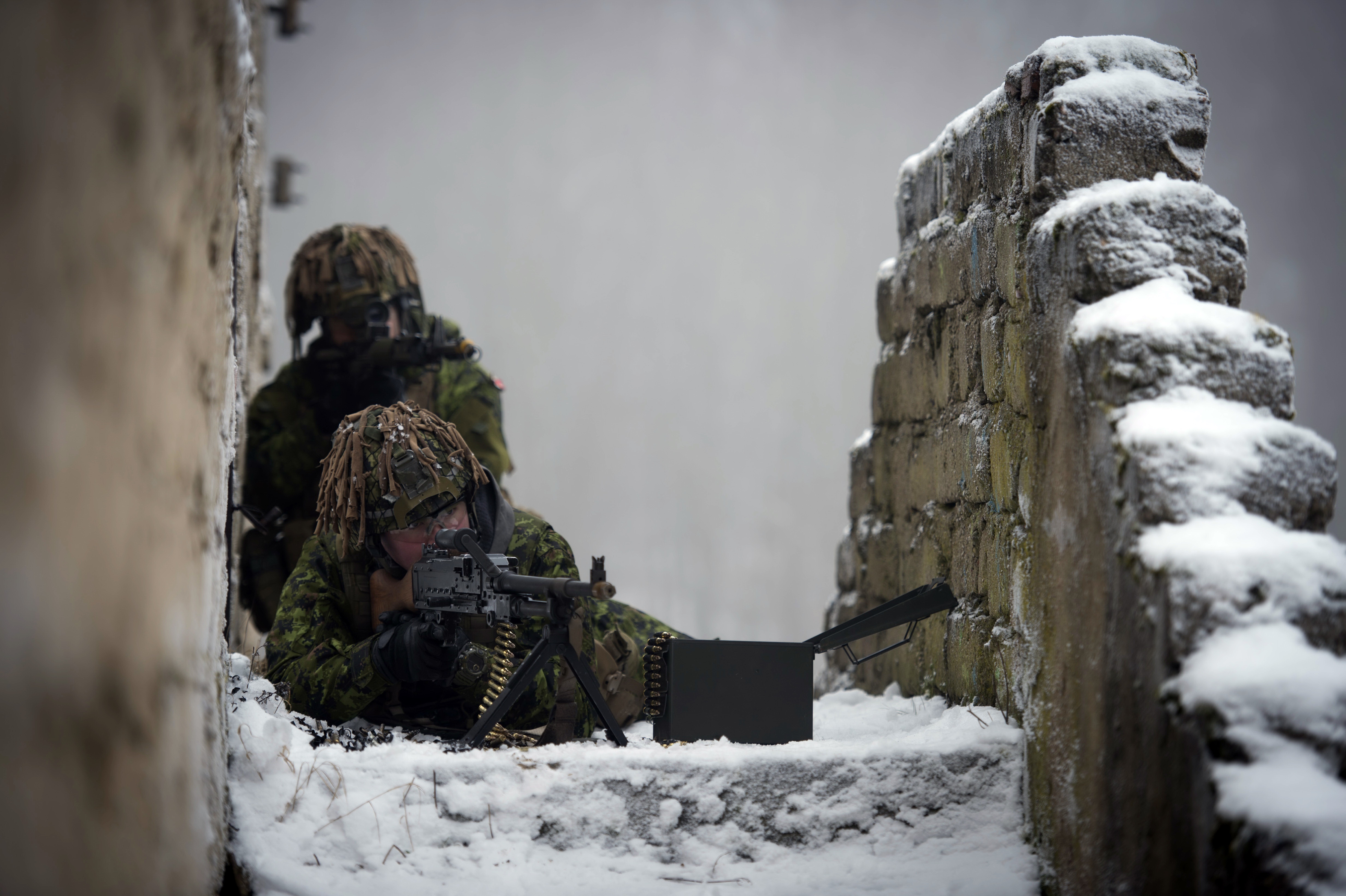 Baixe gratuitamente a imagem Neve, Arma, Militar, Soldado, Metralhadora na área de trabalho do seu PC