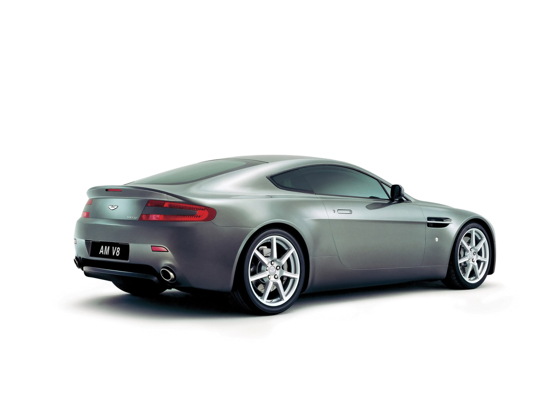 Téléchargez des papiers peints mobile Aston Martin V8 Vantage, Aston Martin, Véhicules gratuitement.