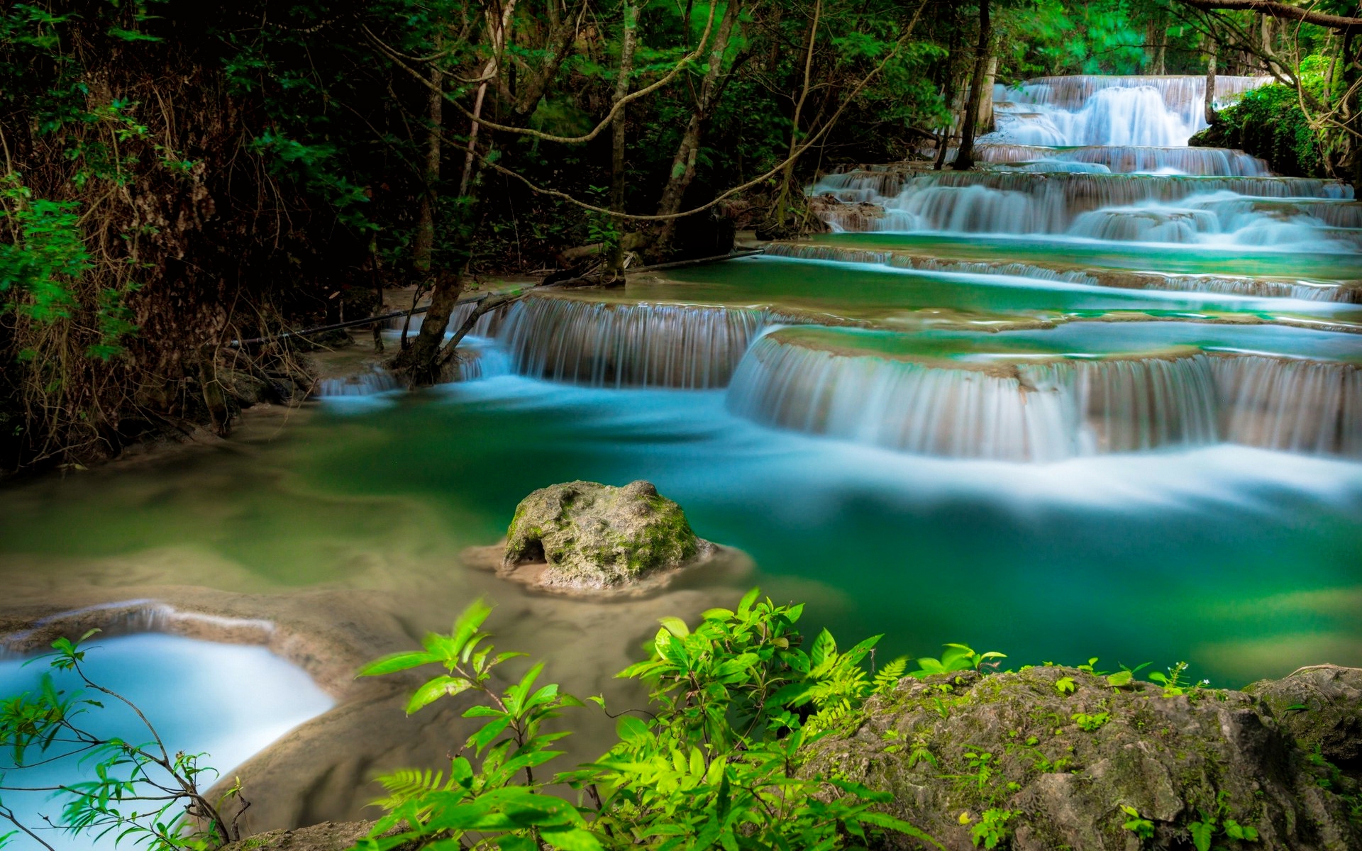 Скачать картинку Водопады, Водопад, Лес, Дерево, Зеленый, Таиланд, Земля/природа в телефон бесплатно.