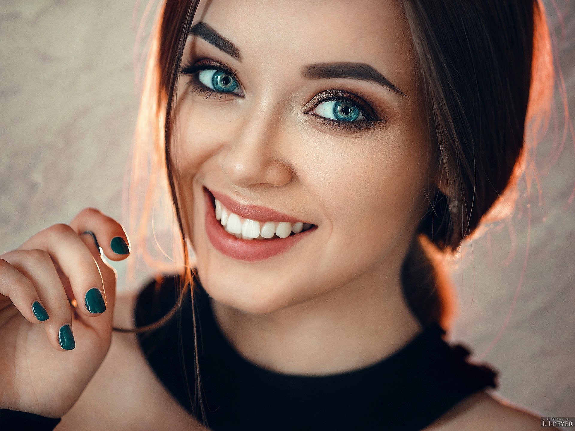 Téléchargez gratuitement l'image Le Sourire, Visage, Yeux Bleus, Femmes sur le bureau de votre PC